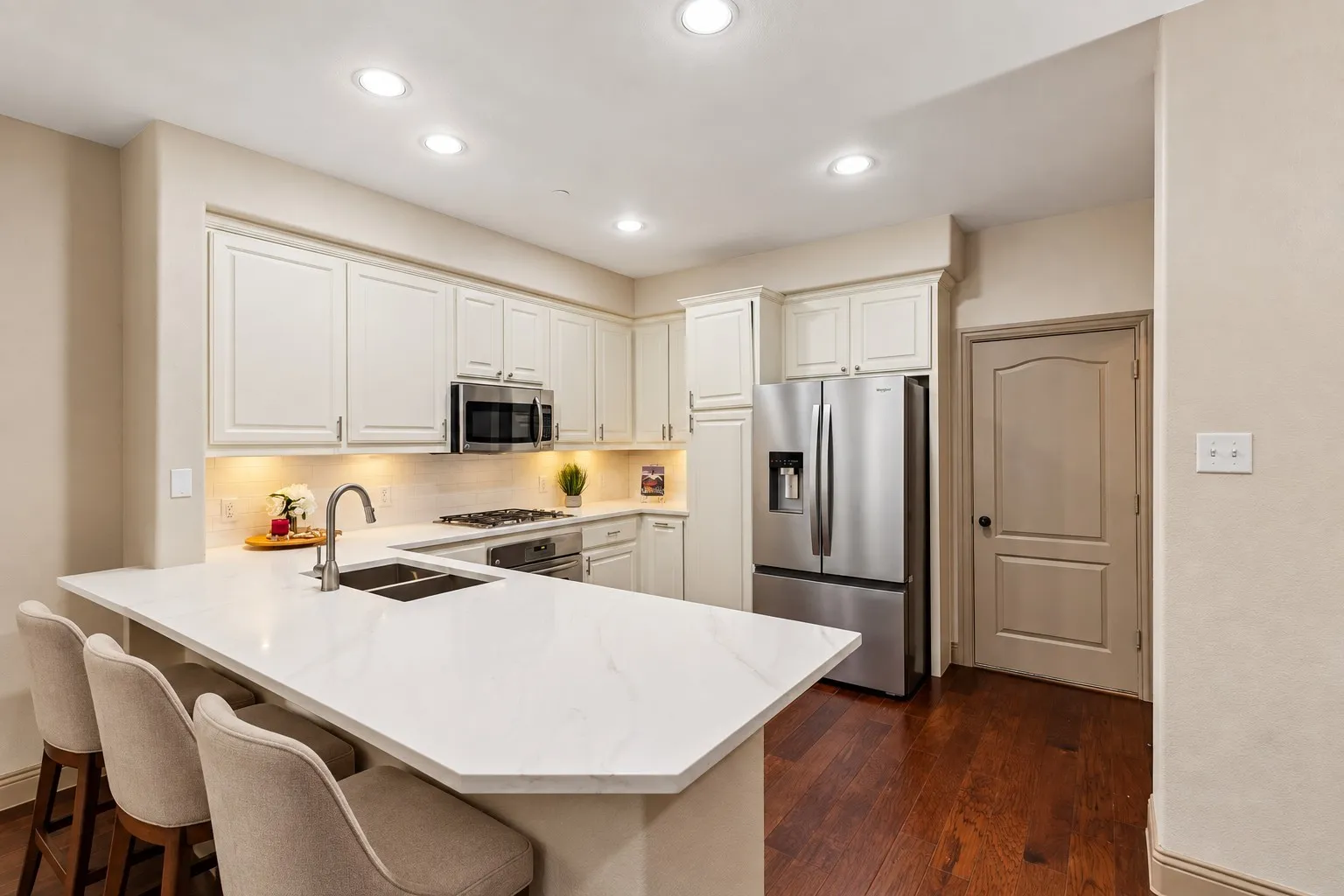 Townhouse For Sale in Denton County , 4237 Riverview Drive, Carrollton, Texas 75010, 3 Bedroom, 4 Bathroom, 2 Garage spaces, 2,177 Sqft, built in 2011, mls#21399674, Real Estate Agent in Carrollton, Homes For Sale in Denton county, Homes For Sale in Carrollton, Realtor in Carrollton Texas, Real Estate Brokerage Independent Realty Texas, Luminita Cordes Realtor