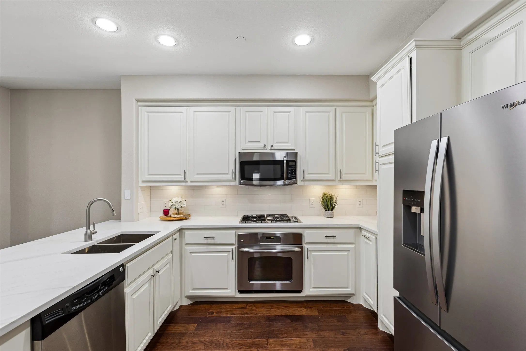 Townhouse For Sale in Denton County , 4237 Riverview Drive, Carrollton, Texas 75010, 3 Bedroom, 4 Bathroom, 2 Garage spaces, 2,177 Sqft, built in 2011, mls#21399674, Real Estate Agent in Carrollton, Homes For Sale in Denton county, Homes For Sale in Carrollton, Realtor in Carrollton Texas, Real Estate Brokerage Independent Realty Texas, Luminita Cordes Realtor