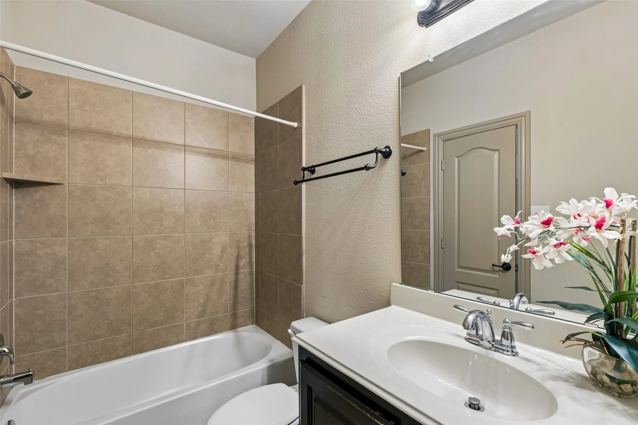 Townhouse For Sale in Denton County , 4237 Riverview Drive, Carrollton, Texas 75010, 3 Bedroom, 4 Bathroom, 2 Garage spaces, 2,177 Sqft, built in 2011, mls#21399674, Real Estate Agent in Carrollton, Homes For Sale in Denton county, Homes For Sale in Carrollton, Realtor in Carrollton Texas, Real Estate Brokerage Independent Realty Texas, Luminita Cordes Realtor