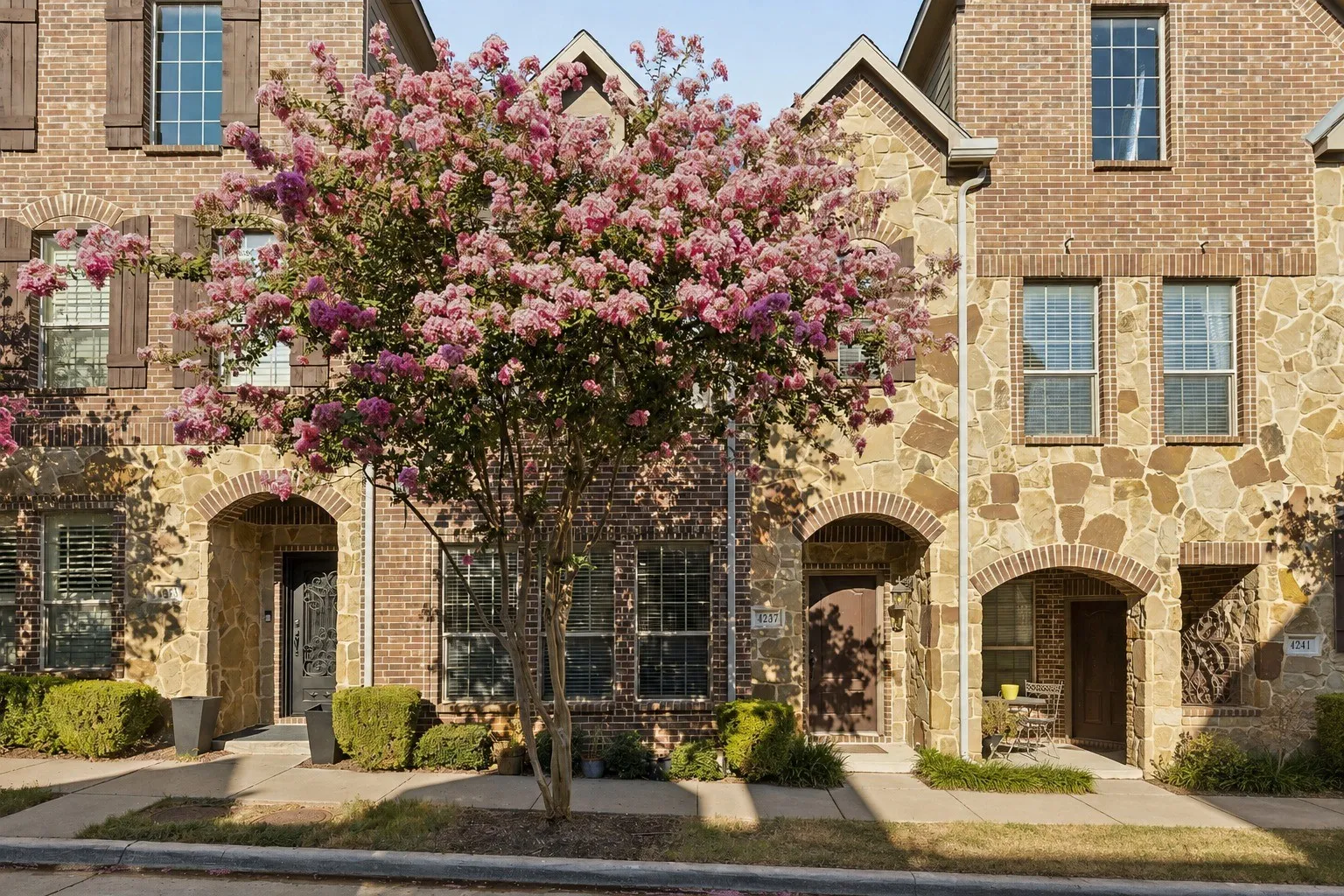 Townhouse For Sale in Denton County , 4237 Riverview Drive, Carrollton, Texas 75010, 3 Bedroom, 4 Bathroom, 2 Garage spaces, 2,177 Sqft, built in 2011, mls#21399674, Real Estate Agent in Carrollton, Homes For Sale in Denton county, Homes For Sale in Carrollton, Realtor in Carrollton Texas, Real Estate Brokerage Independent Realty Texas, Luminita Cordes Realtor