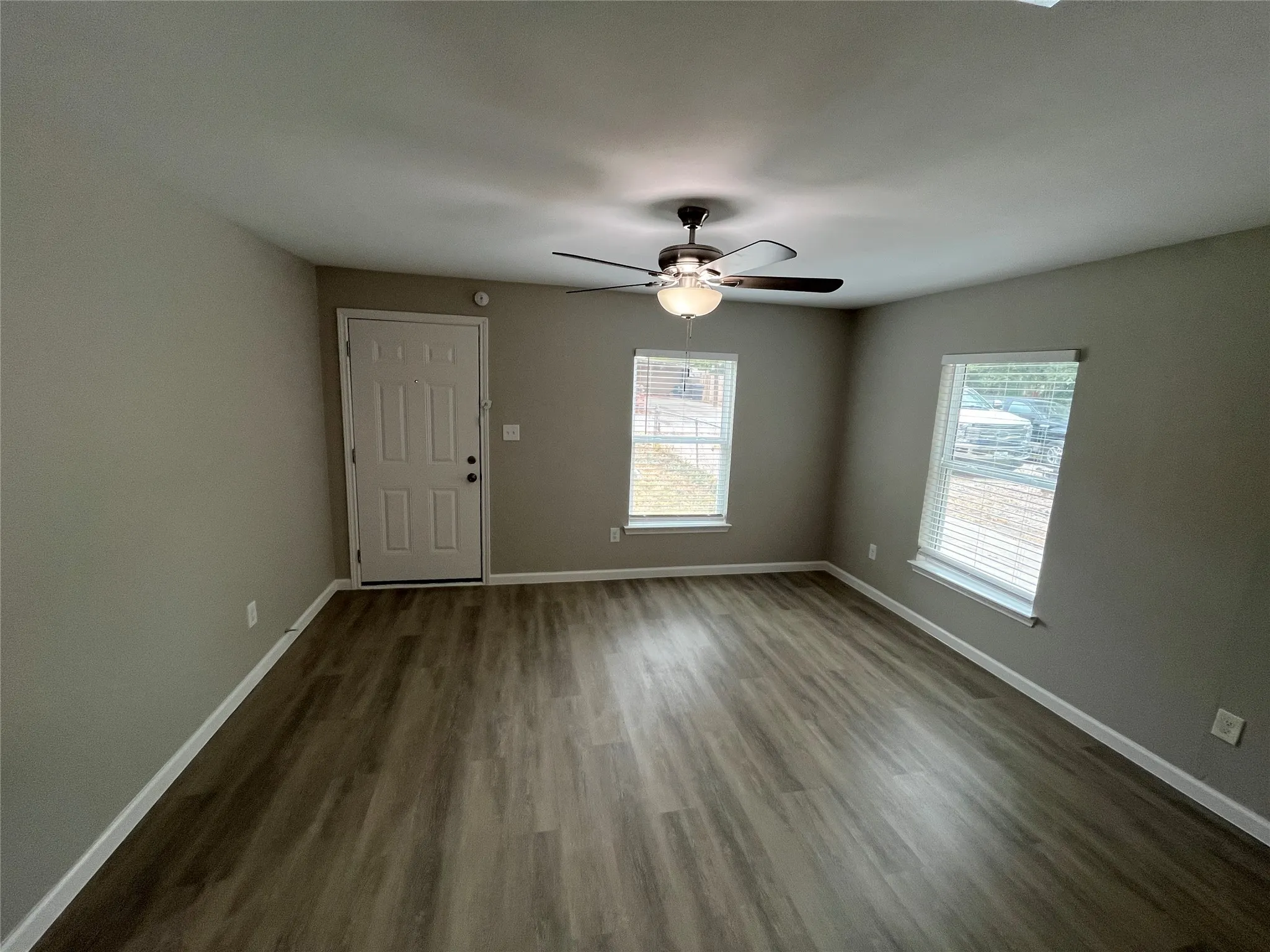 Single Family Residence For Rent in Dallas County , 859 Portnoma Lane, Dallas, Texas 75217, 3 Bedroom, 2 Bathroom, Garage spaces, 992 Sqft, built in 1951, mls#21378270, Real Estate Agent in Dallas, Homes For Rent in Dallas county, Homes For Rent in Dallas, Realtor in Dallas Texas, Real Estate Brokerage Independent Realty Texas, Luminita Cordes Realtor