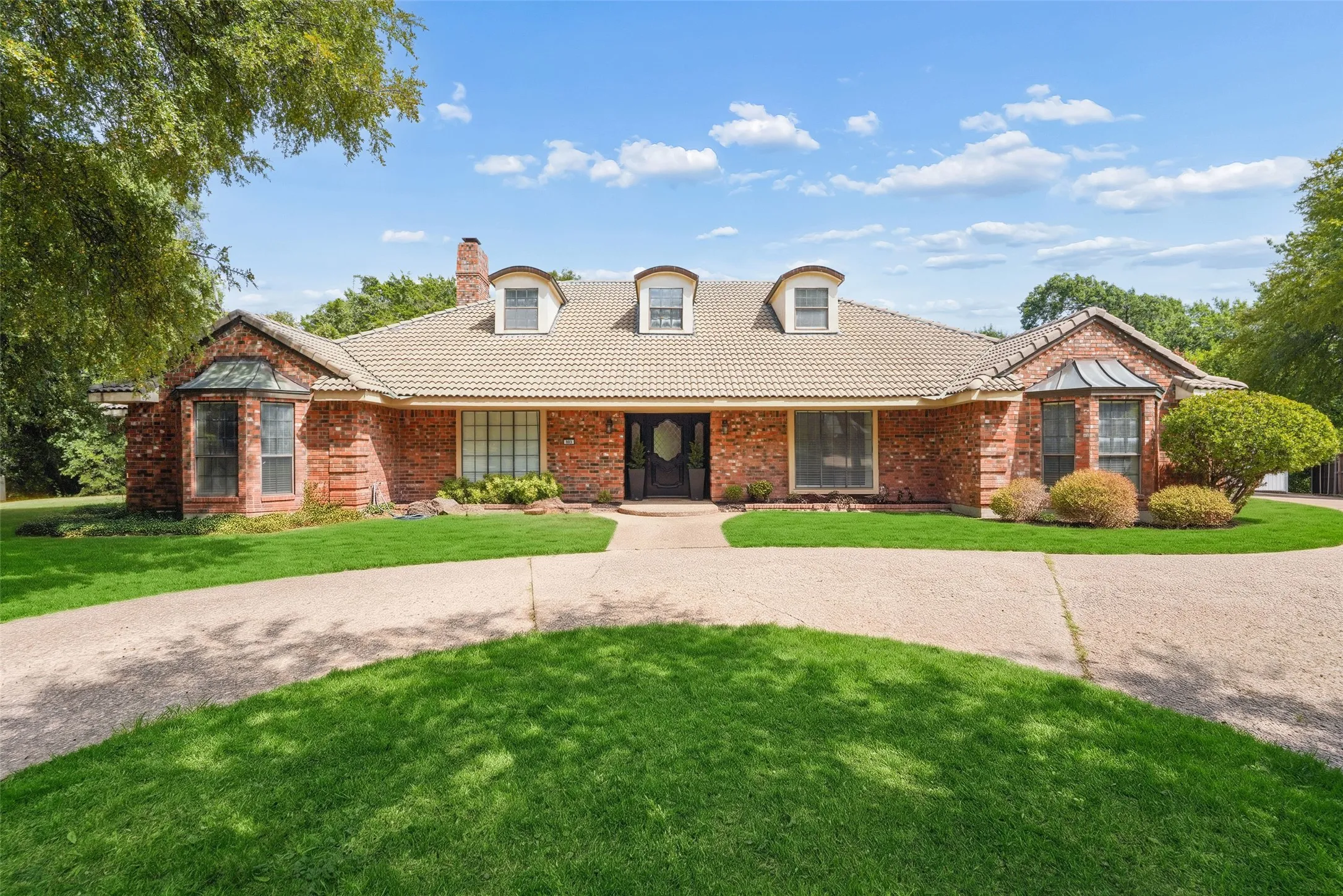 Single Family Residence For Sale in Dallas County , 803 Green Tree Court, Duncanville, Texas 75137, 9 Bedroom, 6 Bathroom, 3 Garage spaces, 5,052 Sqft, built in 1979, mls#21400290, Real Estate Agent in Duncanville, Homes For Sale in Dallas county, Homes For Sale in Duncanville, Realtor in Duncanville Texas, Real Estate Brokerage Independent Realty Texas, Luminita Cordes Realtor