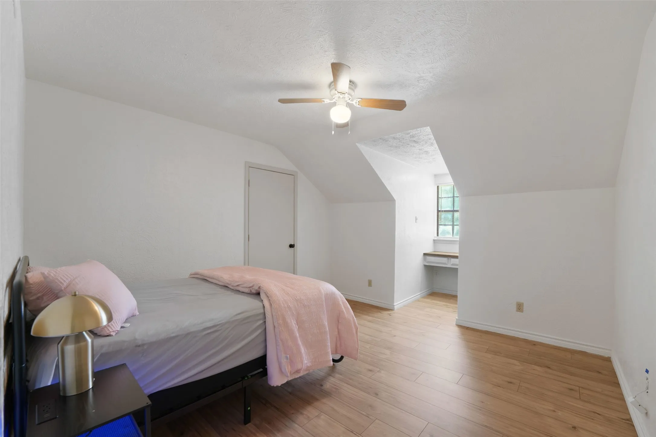 Single Family Residence For Sale in Dallas County , 803 Green Tree Court, Duncanville, Texas 75137, 9 Bedroom, 6 Bathroom, 3 Garage spaces, 5,052 Sqft, built in 1979, mls#21400290, Real Estate Agent in Duncanville, Homes For Sale in Dallas county, Homes For Sale in Duncanville, Realtor in Duncanville Texas, Real Estate Brokerage Independent Realty Texas, Luminita Cordes Realtor