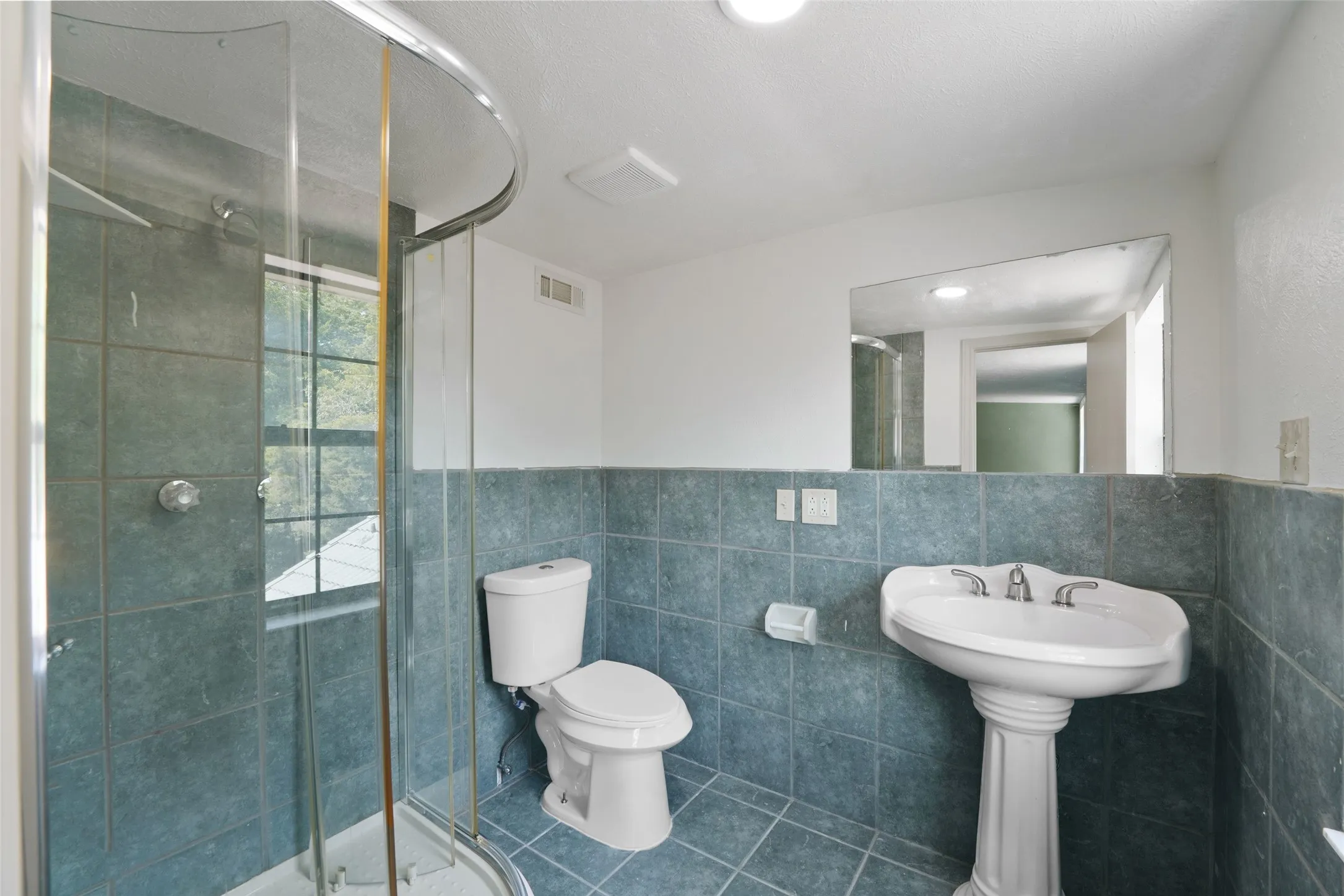 Single Family Residence For Sale in Dallas County , 803 Green Tree Court, Duncanville, Texas 75137, 9 Bedroom, 6 Bathroom, 3 Garage spaces, 5,052 Sqft, built in 1979, mls#21400290, Real Estate Agent in Duncanville, Homes For Sale in Dallas county, Homes For Sale in Duncanville, Realtor in Duncanville Texas, Real Estate Brokerage Independent Realty Texas, Luminita Cordes Realtor
