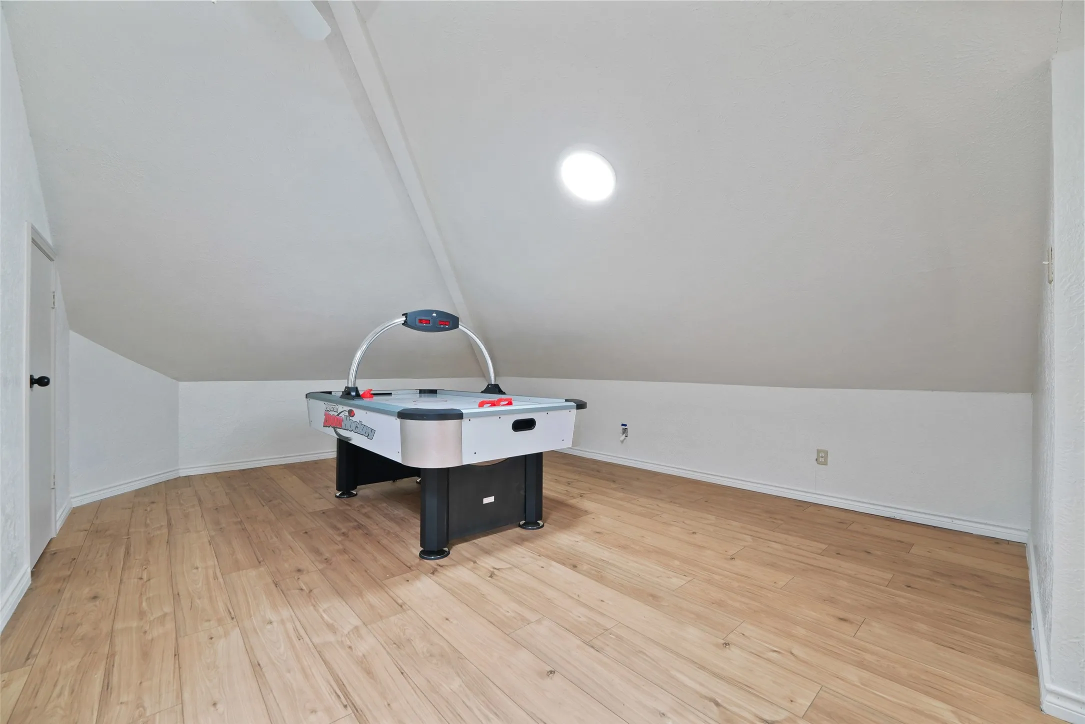 Single Family Residence For Sale in Dallas County , 803 Green Tree Court, Duncanville, Texas 75137, 9 Bedroom, 6 Bathroom, 3 Garage spaces, 5,052 Sqft, built in 1979, mls#21400290, Real Estate Agent in Duncanville, Homes For Sale in Dallas county, Homes For Sale in Duncanville, Realtor in Duncanville Texas, Real Estate Brokerage Independent Realty Texas, Luminita Cordes Realtor