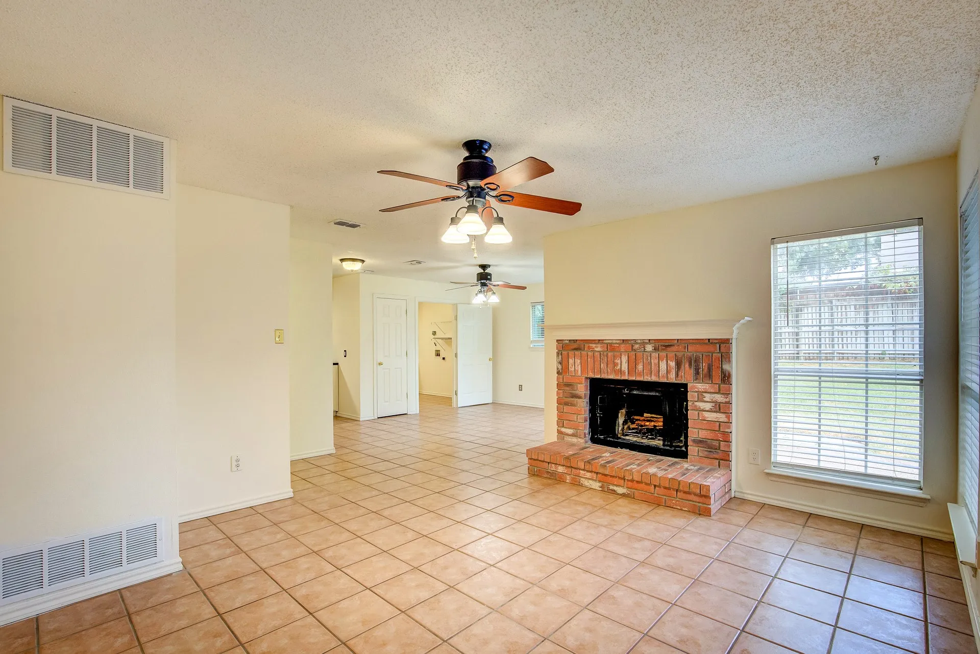 Single Family Residence For Rent in Tarrant County , 230 Brittany Drive, Euless, Texas 76039, 3 Bedroom, 3 Bathroom, 2 Garage spaces, 1,919 Sqft, built in 1991, mls#21400293, Real Estate Agent in Euless, Homes For Rent in Tarrant county, Homes For Rent in Euless, Realtor in Euless Texas, Real Estate Brokerage Independent Realty Texas, Luminita Cordes Realtor