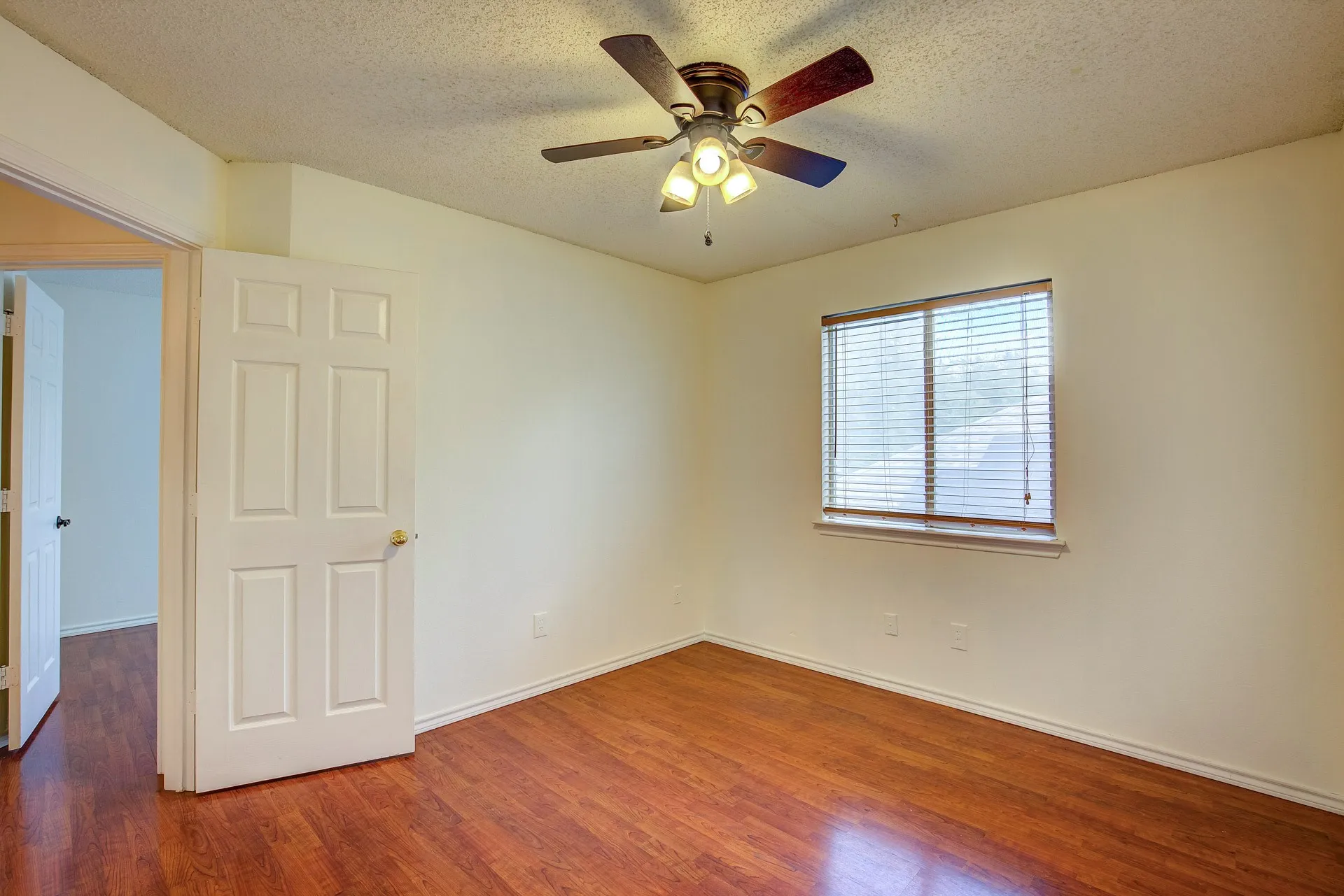 Single Family Residence For Rent in Tarrant County , 230 Brittany Drive, Euless, Texas 76039, 3 Bedroom, 3 Bathroom, 2 Garage spaces, 1,919 Sqft, built in 1991, mls#21400293, Real Estate Agent in Euless, Homes For Rent in Tarrant county, Homes For Rent in Euless, Realtor in Euless Texas, Real Estate Brokerage Independent Realty Texas, Luminita Cordes Realtor