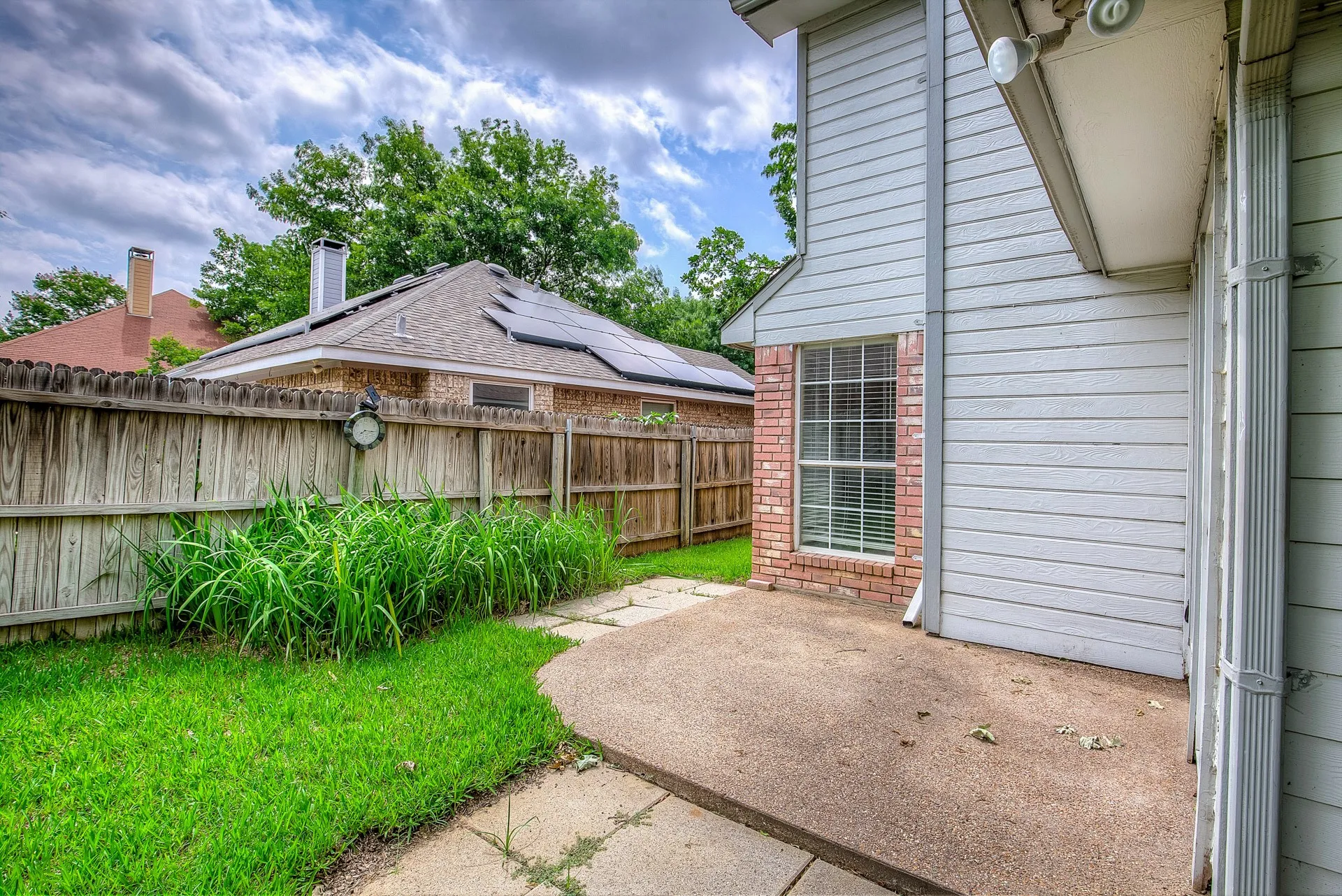 Single Family Residence For Rent in Tarrant County , 230 Brittany Drive, Euless, Texas 76039, 3 Bedroom, 3 Bathroom, 2 Garage spaces, 1,919 Sqft, built in 1991, mls#21400293, Real Estate Agent in Euless, Homes For Rent in Tarrant county, Homes For Rent in Euless, Realtor in Euless Texas, Real Estate Brokerage Independent Realty Texas, Luminita Cordes Realtor
