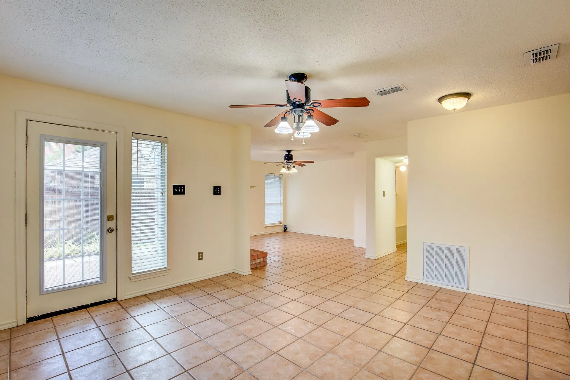 Single Family Residence For Rent in Tarrant County , 230 Brittany Drive, Euless, Texas 76039, 3 Bedroom, 3 Bathroom, 2 Garage spaces, 1,919 Sqft, built in 1991, mls#21400293, Real Estate Agent in Euless, Homes For Rent in Tarrant county, Homes For Rent in Euless, Realtor in Euless Texas, Real Estate Brokerage Independent Realty Texas, Luminita Cordes Realtor