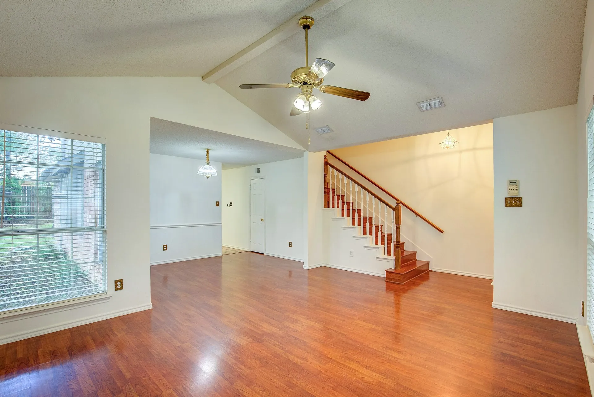Single Family Residence For Rent in Tarrant County , 230 Brittany Drive, Euless, Texas 76039, 3 Bedroom, 3 Bathroom, 2 Garage spaces, 1,919 Sqft, built in 1991, mls#21400293, Real Estate Agent in Euless, Homes For Rent in Tarrant county, Homes For Rent in Euless, Realtor in Euless Texas, Real Estate Brokerage Independent Realty Texas, Luminita Cordes Realtor