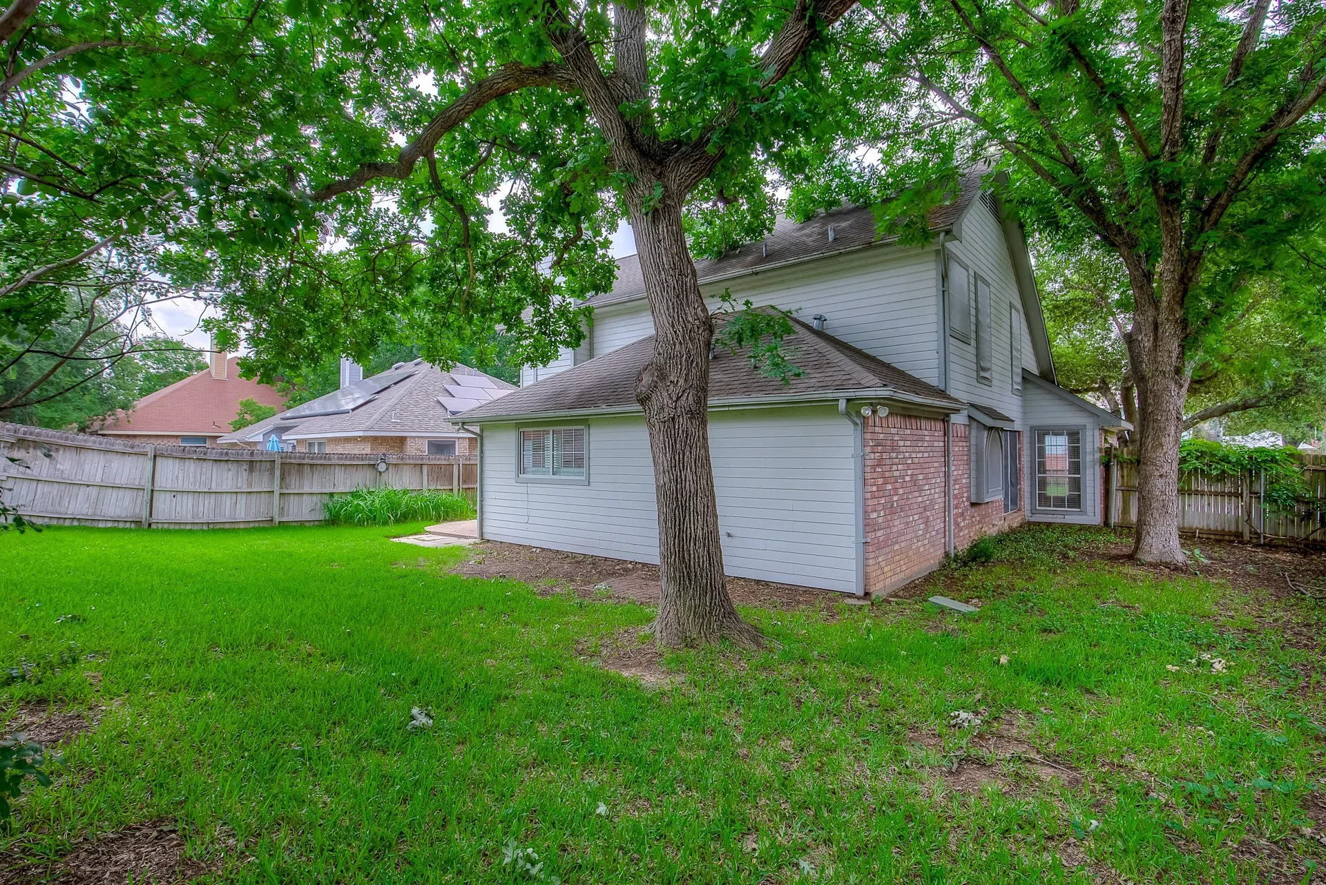 Single Family Residence For Rent in Tarrant County , 230 Brittany Drive, Euless, Texas 76039, 3 Bedroom, 3 Bathroom, 2 Garage spaces, 1,919 Sqft, built in 1991, mls#21400293, Real Estate Agent in Euless, Homes For Rent in Tarrant county, Homes For Rent in Euless, Realtor in Euless Texas, Real Estate Brokerage Independent Realty Texas, Luminita Cordes Realtor