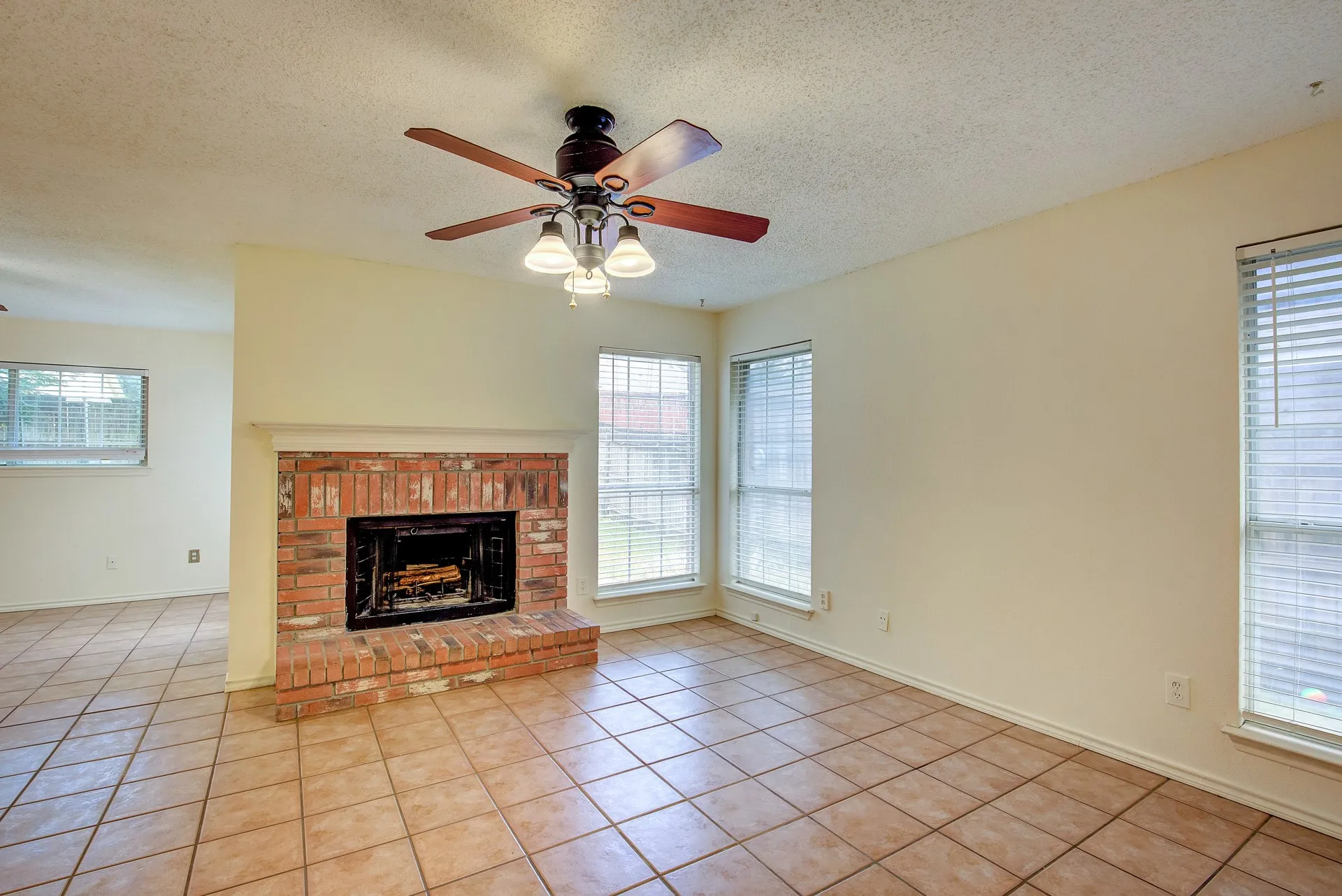Single Family Residence For Rent in Tarrant County , 230 Brittany Drive, Euless, Texas 76039, 3 Bedroom, 3 Bathroom, 2 Garage spaces, 1,919 Sqft, built in 1991, mls#21400293, Real Estate Agent in Euless, Homes For Rent in Tarrant county, Homes For Rent in Euless, Realtor in Euless Texas, Real Estate Brokerage Independent Realty Texas, Luminita Cordes Realtor