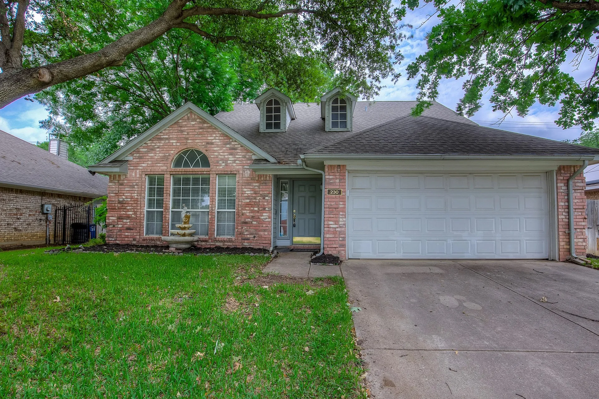 Single Family Residence For Rent in Tarrant County , 230 Brittany Drive, Euless, Texas 76039, 3 Bedroom, 3 Bathroom, 2 Garage spaces, 1,919 Sqft, built in 1991, mls#21400293, Real Estate Agent in Euless, Homes For Rent in Tarrant county, Homes For Rent in Euless, Realtor in Euless Texas, Real Estate Brokerage Independent Realty Texas, Luminita Cordes Realtor