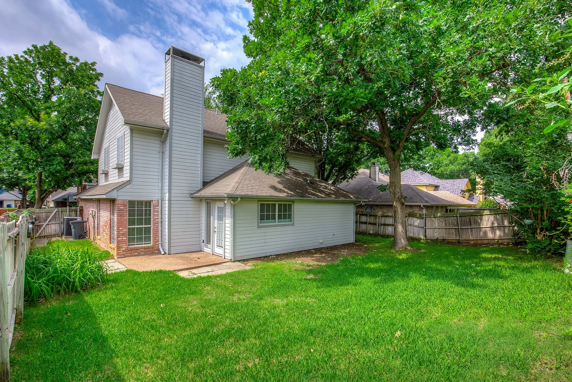 Single Family Residence For Rent in Tarrant County , 230 Brittany Drive, Euless, Texas 76039, 3 Bedroom, 3 Bathroom, 2 Garage spaces, 1,919 Sqft, built in 1991, mls#21400293, Real Estate Agent in Euless, Homes For Rent in Tarrant county, Homes For Rent in Euless, Realtor in Euless Texas, Real Estate Brokerage Independent Realty Texas, Luminita Cordes Realtor