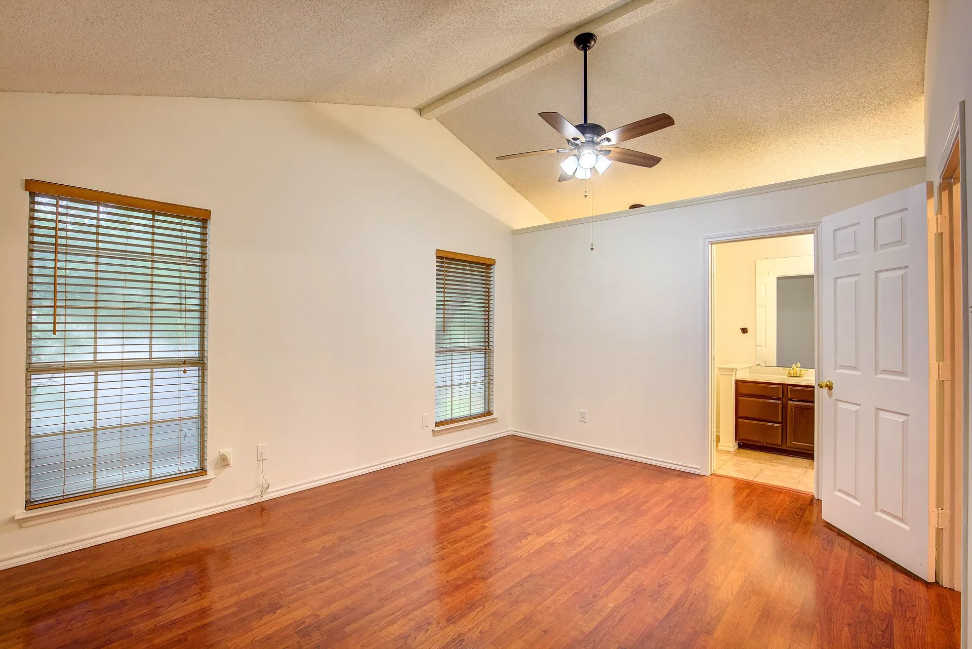 Single Family Residence For Rent in Tarrant County , 230 Brittany Drive, Euless, Texas 76039, 3 Bedroom, 3 Bathroom, 2 Garage spaces, 1,919 Sqft, built in 1991, mls#21400293, Real Estate Agent in Euless, Homes For Rent in Tarrant county, Homes For Rent in Euless, Realtor in Euless Texas, Real Estate Brokerage Independent Realty Texas, Luminita Cordes Realtor