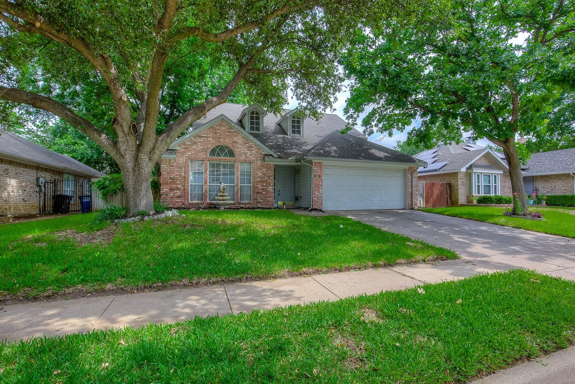 Single Family Residence For Rent in Tarrant County , 230 Brittany Drive, Euless, Texas 76039, 3 Bedroom, 3 Bathroom, 2 Garage spaces, 1,919 Sqft, built in 1991, mls#21400293, Real Estate Agent in Euless, Homes For Rent in Tarrant county, Homes For Rent in Euless, Realtor in Euless Texas, Real Estate Brokerage Independent Realty Texas, Luminita Cordes Realtor