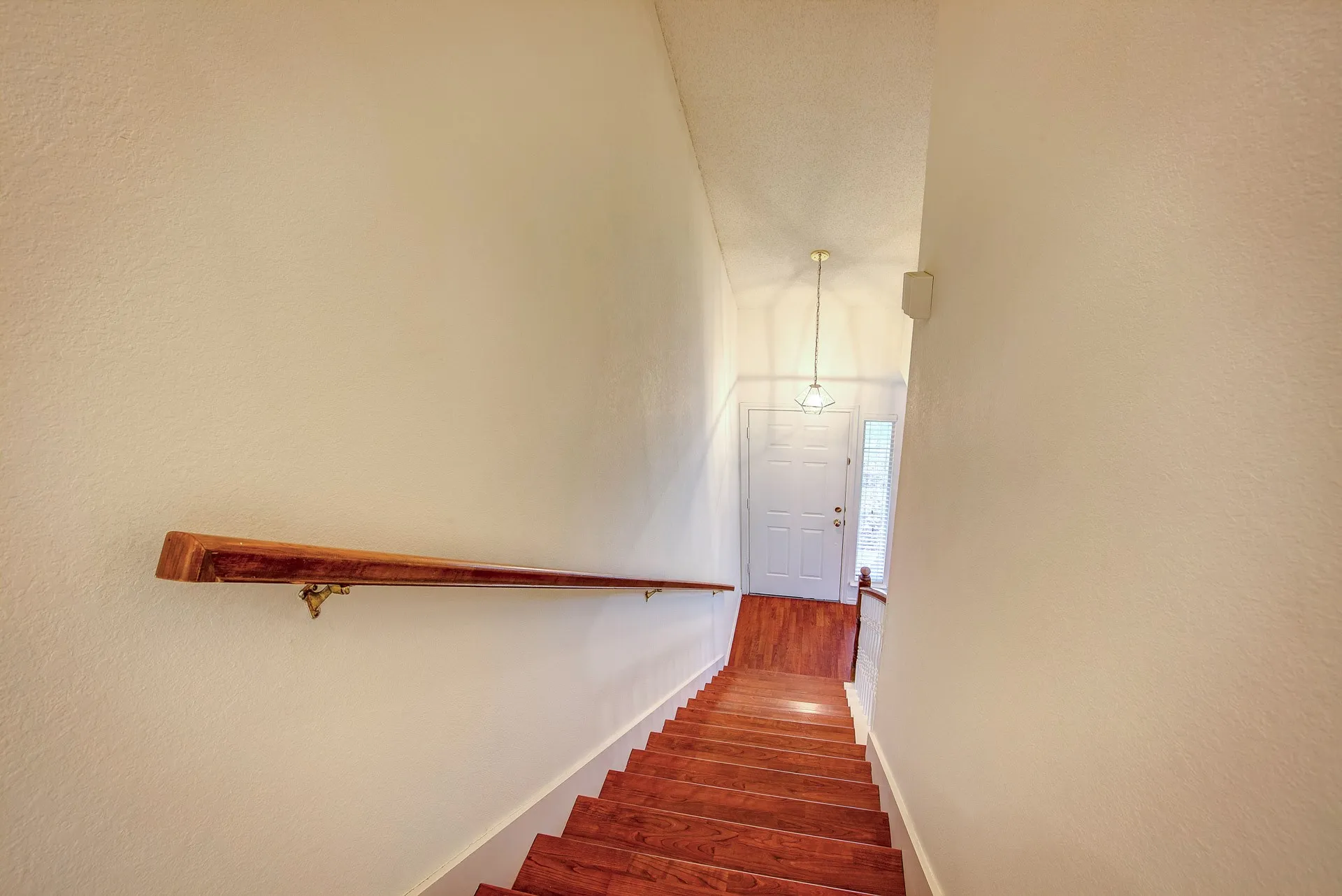 Single Family Residence For Rent in Tarrant County , 230 Brittany Drive, Euless, Texas 76039, 3 Bedroom, 3 Bathroom, 2 Garage spaces, 1,919 Sqft, built in 1991, mls#21400293, Real Estate Agent in Euless, Homes For Rent in Tarrant county, Homes For Rent in Euless, Realtor in Euless Texas, Real Estate Brokerage Independent Realty Texas, Luminita Cordes Realtor