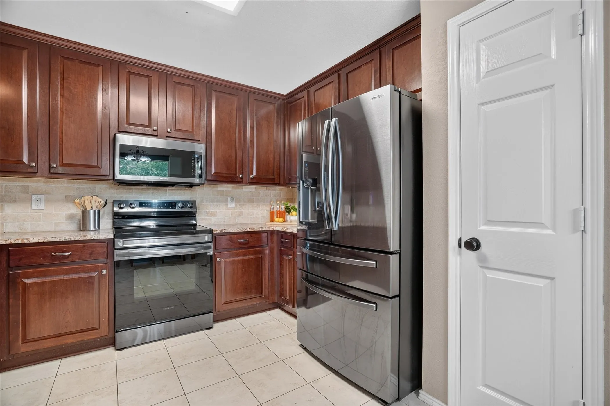 Single Family Residence For Sale in Tarrant County , 6608 Silver Oak Lane, Fort Worth, Texas 76135, 4 Bedroom, 2 Bathroom, 2 Garage spaces, 1,841 Sqft, built in 2003, mls#21399999, Real Estate Agent in Fort Worth, Homes For Sale in Tarrant county, Homes For Sale in Fort Worth, Realtor in Fort Worth Texas, Real Estate Brokerage Independent Realty Texas, Luminita Cordes Realtor