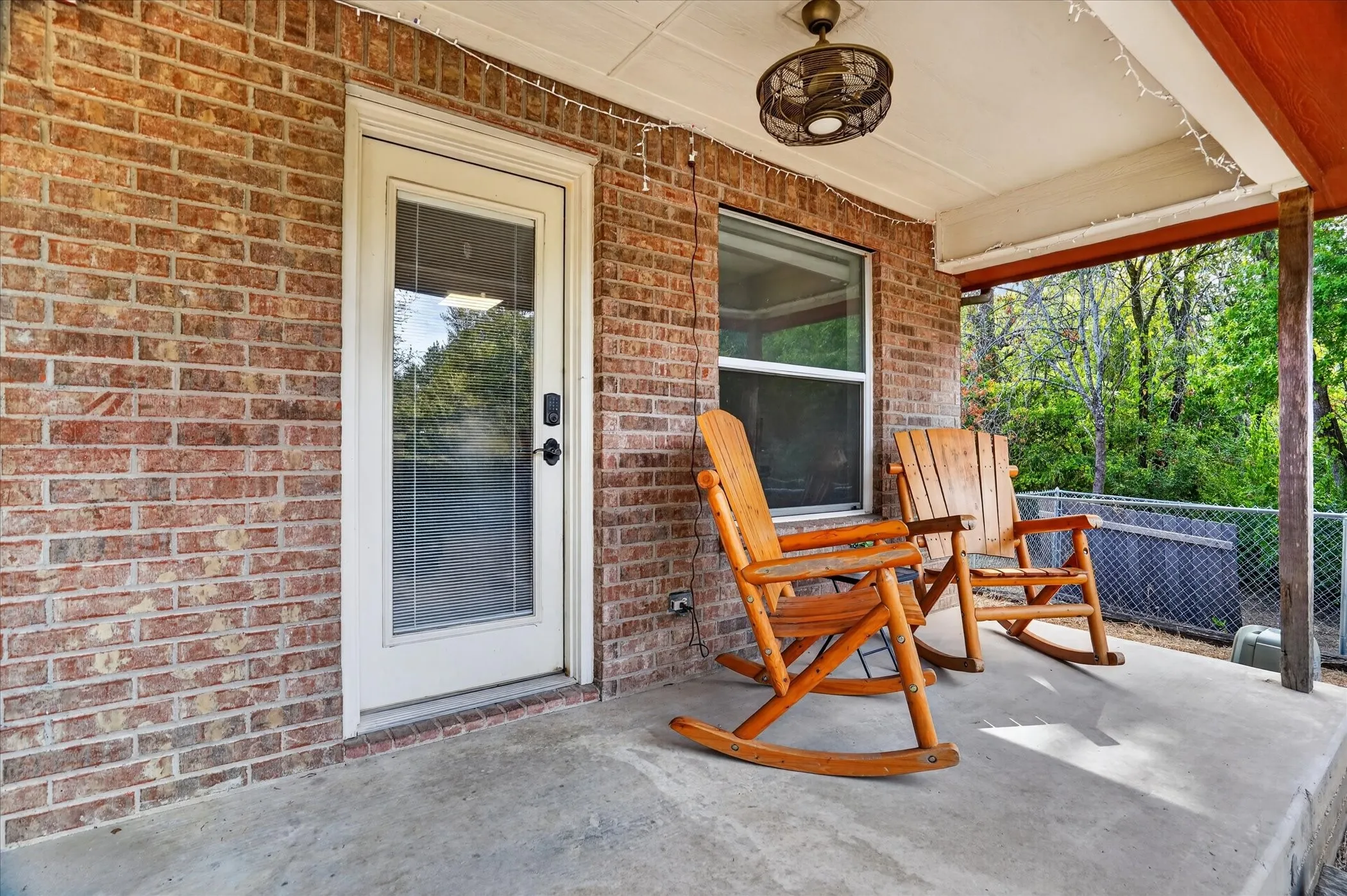 Single Family Residence For Sale in Tarrant County , 6608 Silver Oak Lane, Fort Worth, Texas 76135, 4 Bedroom, 2 Bathroom, 2 Garage spaces, 1,841 Sqft, built in 2003, mls#21399999, Real Estate Agent in Fort Worth, Homes For Sale in Tarrant county, Homes For Sale in Fort Worth, Realtor in Fort Worth Texas, Real Estate Brokerage Independent Realty Texas, Luminita Cordes Realtor