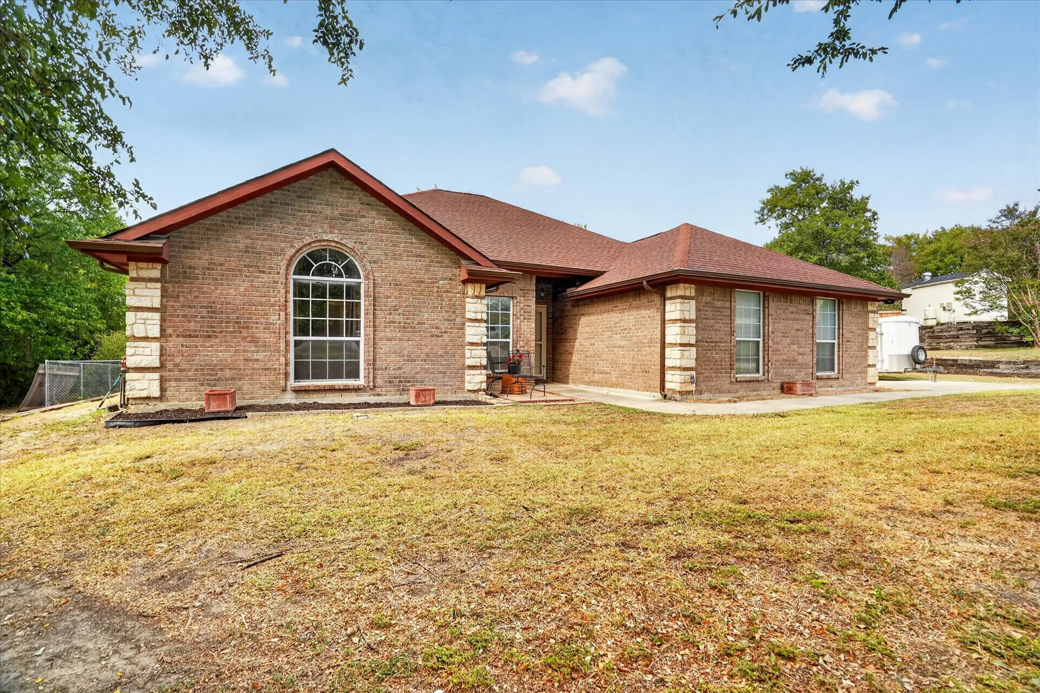 Single Family Residence For Sale in Tarrant County , 6608 Silver Oak Lane, Fort Worth, Texas 76135, 4 Bedroom, 2 Bathroom, 2 Garage spaces, 1,841 Sqft, built in 2003, mls#21399999, Real Estate Agent in Fort Worth, Homes For Sale in Tarrant county, Homes For Sale in Fort Worth, Realtor in Fort Worth Texas, Real Estate Brokerage Independent Realty Texas, Luminita Cordes Realtor