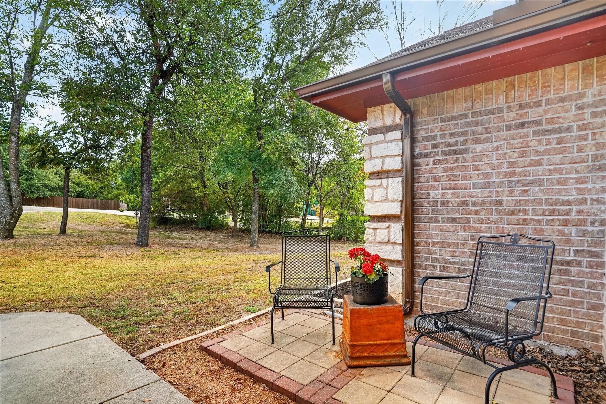 Single Family Residence For Sale in Tarrant County , 6608 Silver Oak Lane, Fort Worth, Texas 76135, 4 Bedroom, 2 Bathroom, 2 Garage spaces, 1,841 Sqft, built in 2003, mls#21399999, Real Estate Agent in Fort Worth, Homes For Sale in Tarrant county, Homes For Sale in Fort Worth, Realtor in Fort Worth Texas, Real Estate Brokerage Independent Realty Texas, Luminita Cordes Realtor