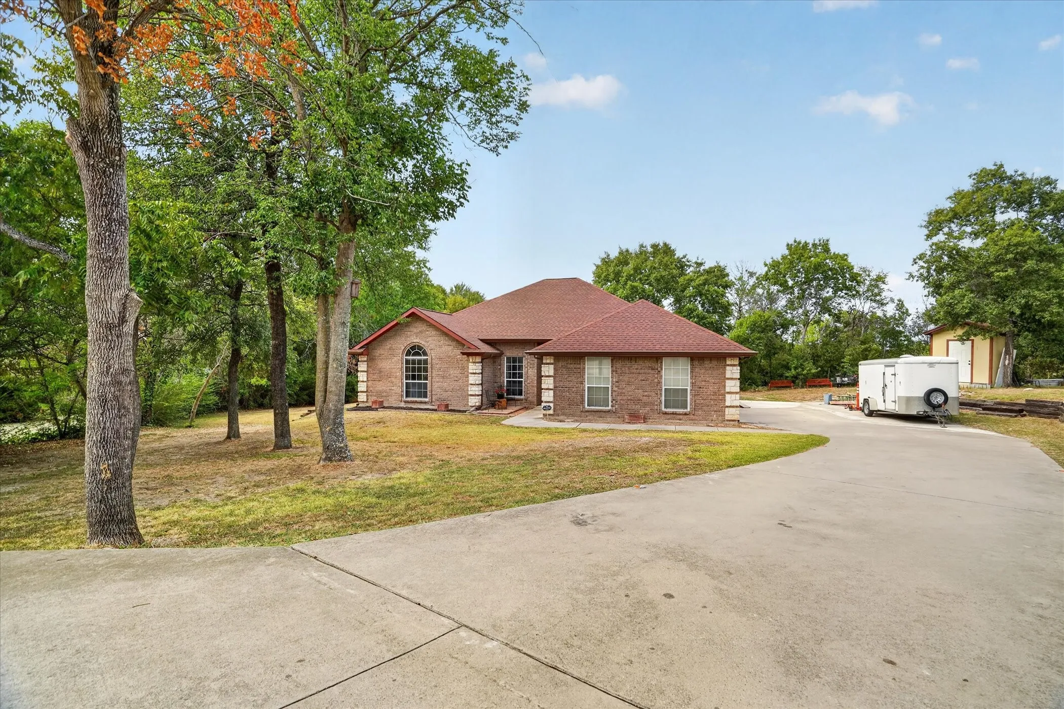Single Family Residence For Sale in Tarrant County , 6608 Silver Oak Lane, Fort Worth, Texas 76135, 4 Bedroom, 2 Bathroom, 2 Garage spaces, 1,841 Sqft, built in 2003, mls#21399999, Real Estate Agent in Fort Worth, Homes For Sale in Tarrant county, Homes For Sale in Fort Worth, Realtor in Fort Worth Texas, Real Estate Brokerage Independent Realty Texas, Luminita Cordes Realtor