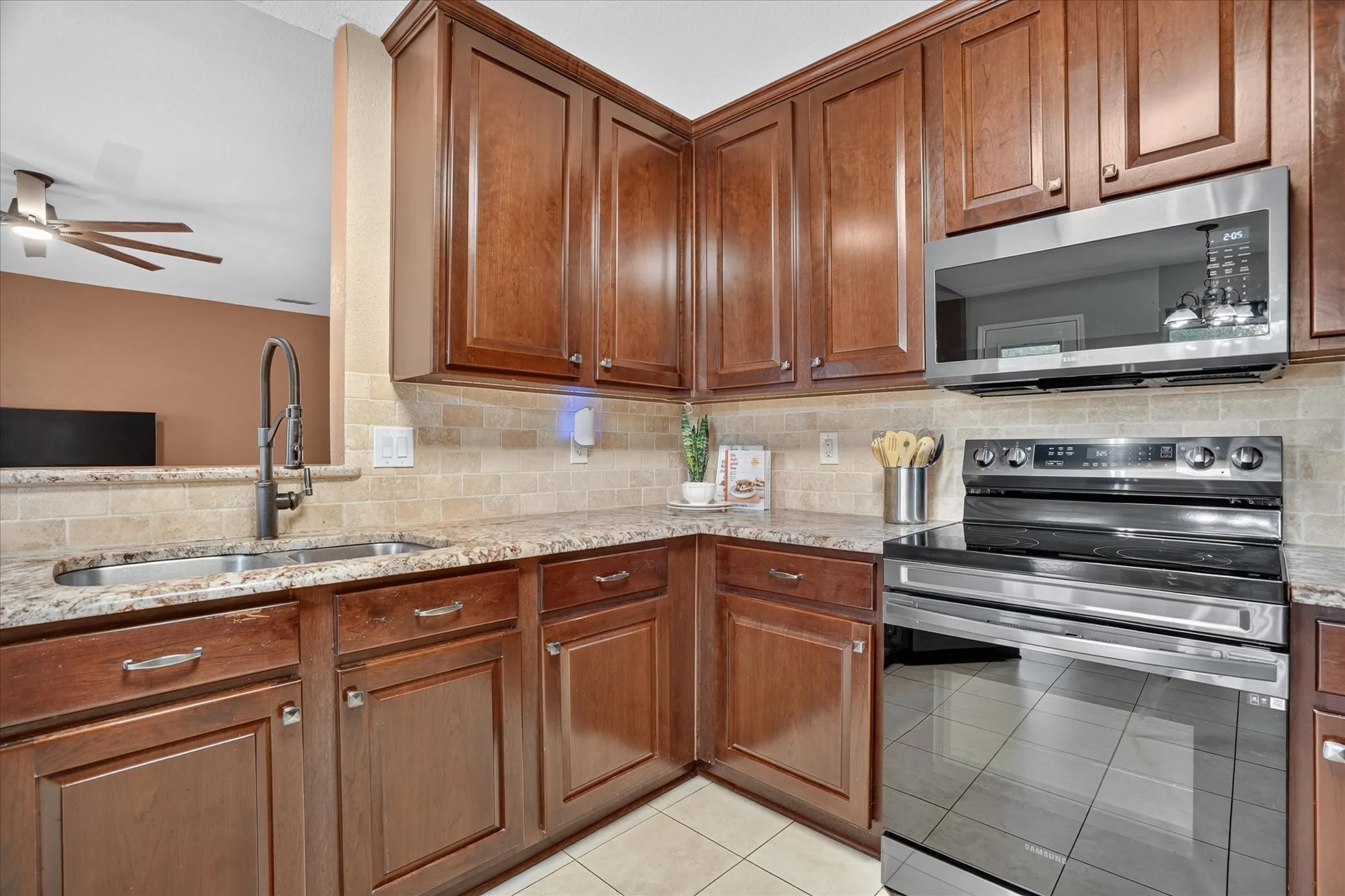 Single Family Residence For Sale in Tarrant County , 6608 Silver Oak Lane, Fort Worth, Texas 76135, 4 Bedroom, 2 Bathroom, 2 Garage spaces, 1,841 Sqft, built in 2003, mls#21399999, Real Estate Agent in Fort Worth, Homes For Sale in Tarrant county, Homes For Sale in Fort Worth, Realtor in Fort Worth Texas, Real Estate Brokerage Independent Realty Texas, Luminita Cordes Realtor