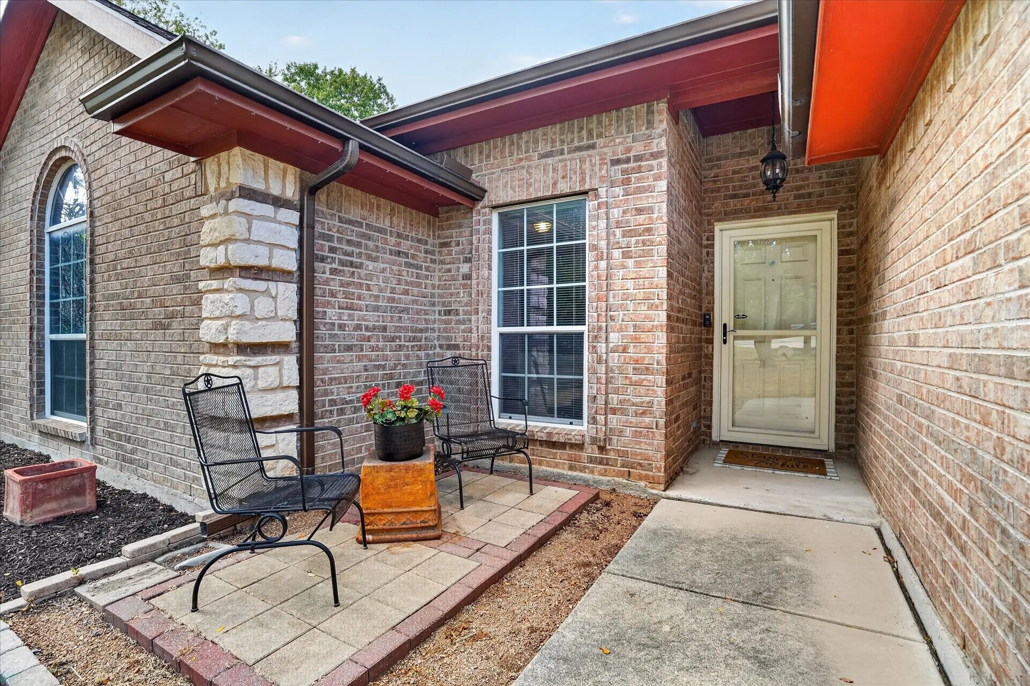 Single Family Residence For Sale in Tarrant County , 6608 Silver Oak Lane, Fort Worth, Texas 76135, 4 Bedroom, 2 Bathroom, 2 Garage spaces, 1,841 Sqft, built in 2003, mls#21399999, Real Estate Agent in Fort Worth, Homes For Sale in Tarrant county, Homes For Sale in Fort Worth, Realtor in Fort Worth Texas, Real Estate Brokerage Independent Realty Texas, Luminita Cordes Realtor