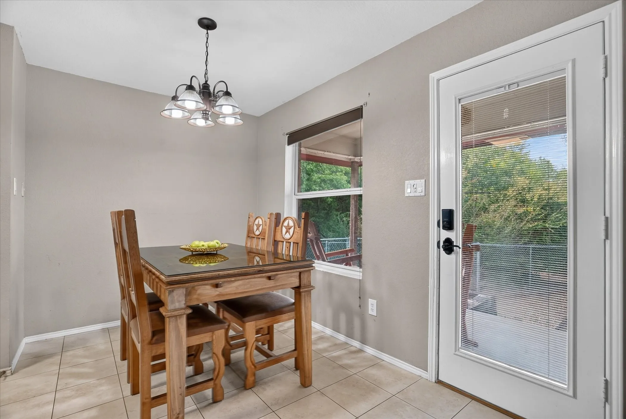 Single Family Residence For Sale in Tarrant County , 6608 Silver Oak Lane, Fort Worth, Texas 76135, 4 Bedroom, 2 Bathroom, 2 Garage spaces, 1,841 Sqft, built in 2003, mls#21399999, Real Estate Agent in Fort Worth, Homes For Sale in Tarrant county, Homes For Sale in Fort Worth, Realtor in Fort Worth Texas, Real Estate Brokerage Independent Realty Texas, Luminita Cordes Realtor