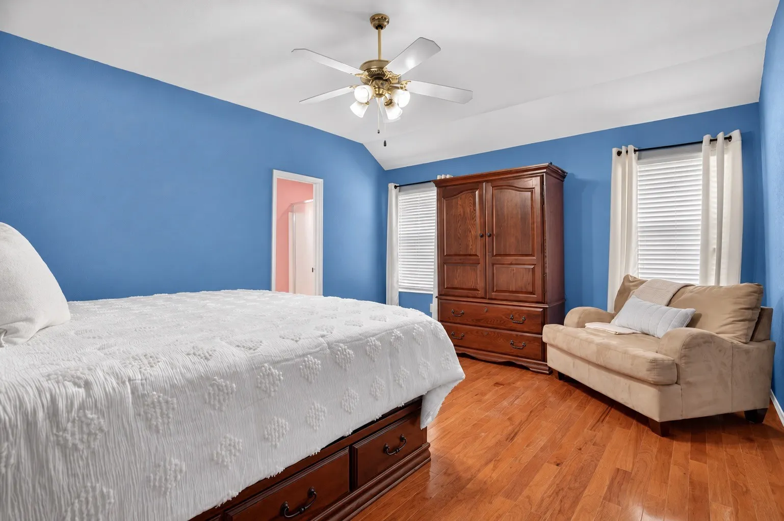 Single Family Residence For Sale in Tarrant County , 6608 Silver Oak Lane, Fort Worth, Texas 76135, 4 Bedroom, 2 Bathroom, 2 Garage spaces, 1,841 Sqft, built in 2003, mls#21399999, Real Estate Agent in Fort Worth, Homes For Sale in Tarrant county, Homes For Sale in Fort Worth, Realtor in Fort Worth Texas, Real Estate Brokerage Independent Realty Texas, Luminita Cordes Realtor