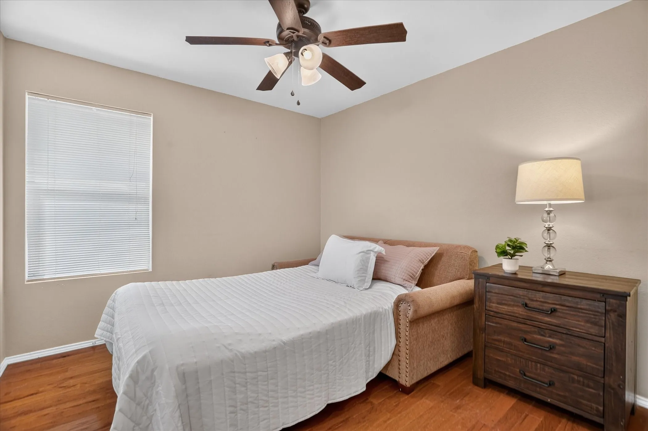 Single Family Residence For Sale in Tarrant County , 6608 Silver Oak Lane, Fort Worth, Texas 76135, 4 Bedroom, 2 Bathroom, 2 Garage spaces, 1,841 Sqft, built in 2003, mls#21399999, Real Estate Agent in Fort Worth, Homes For Sale in Tarrant county, Homes For Sale in Fort Worth, Realtor in Fort Worth Texas, Real Estate Brokerage Independent Realty Texas, Luminita Cordes Realtor