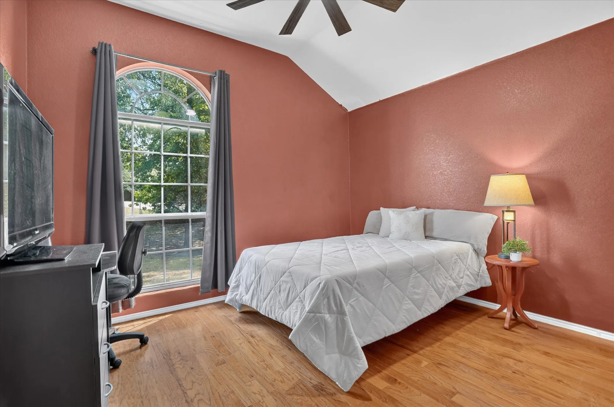 Single Family Residence For Sale in Tarrant County , 6608 Silver Oak Lane, Fort Worth, Texas 76135, 4 Bedroom, 2 Bathroom, 2 Garage spaces, 1,841 Sqft, built in 2003, mls#21399999, Real Estate Agent in Fort Worth, Homes For Sale in Tarrant county, Homes For Sale in Fort Worth, Realtor in Fort Worth Texas, Real Estate Brokerage Independent Realty Texas, Luminita Cordes Realtor