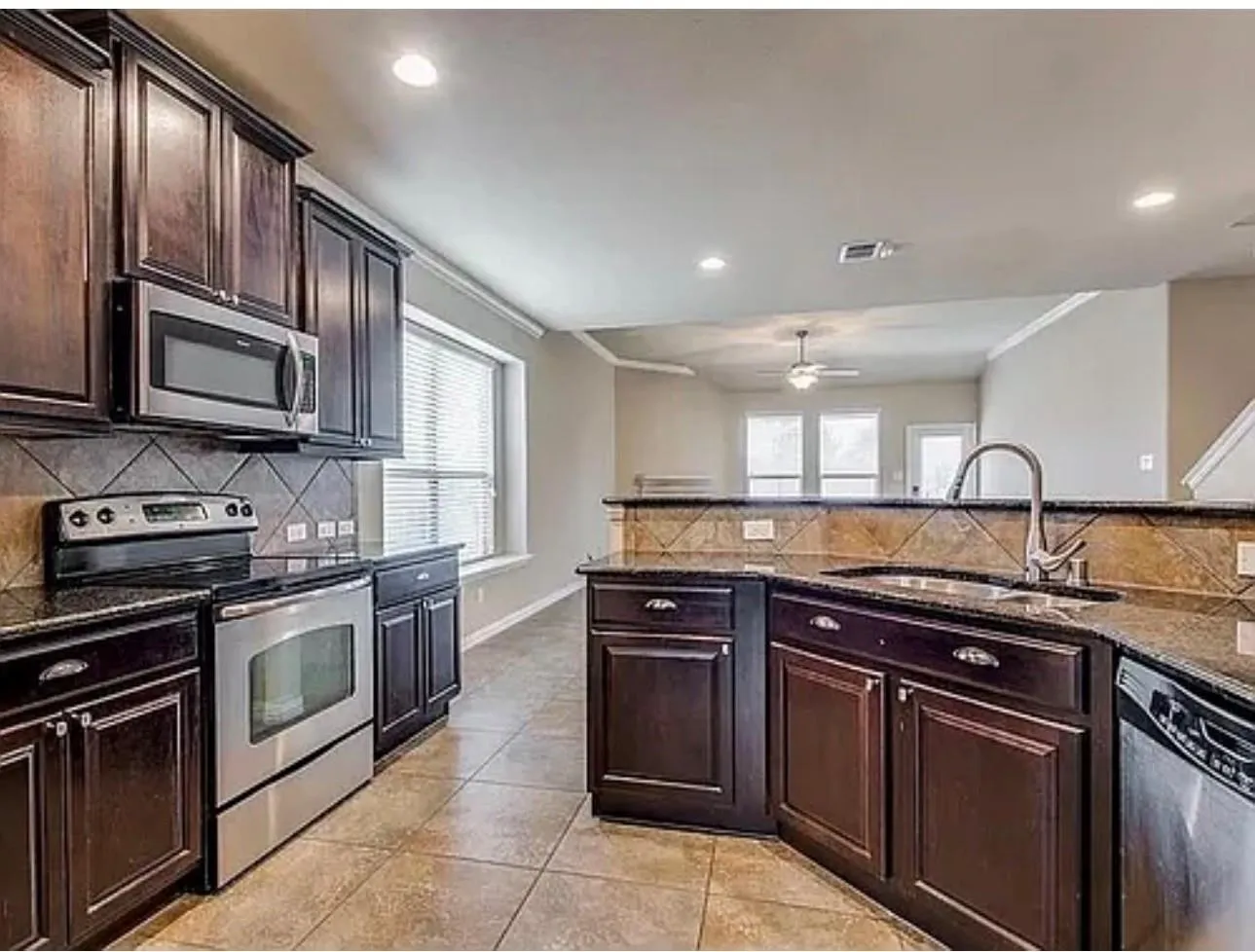 Single Family Residence For Rent in Denton County , 12532 Ocean Spray Drive, Frisco, Texas 75036, 4 Bedroom, 3 Bathroom, 2 Garage spaces, 2,434 Sqft, built in 2011, mls#21400240, Real Estate Agent in Frisco, Homes For Rent in Denton county, Homes For Rent in Frisco, Realtor in Frisco Texas, Real Estate Brokerage Independent Realty Texas, Luminita Cordes Realtor