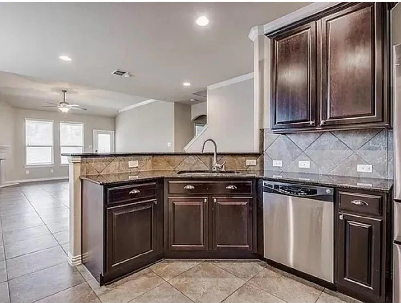 Single Family Residence For Rent in Denton County , 12532 Ocean Spray Drive, Frisco, Texas 75036, 4 Bedroom, 3 Bathroom, 2 Garage spaces, 2,434 Sqft, built in 2011, mls#21400240, Real Estate Agent in Frisco, Homes For Rent in Denton county, Homes For Rent in Frisco, Realtor in Frisco Texas, Real Estate Brokerage Independent Realty Texas, Luminita Cordes Realtor