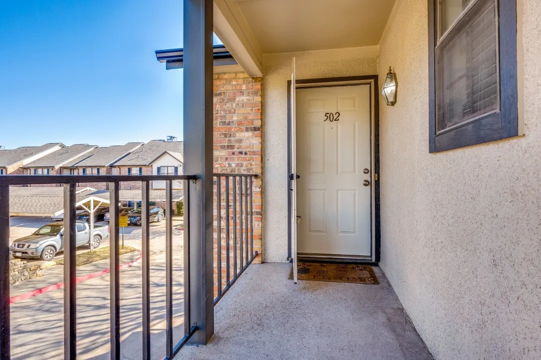 Condominium For Rent in Dallas County , 2835 Keller Springs 502, Carrollton, Texas 75006, 2 Bedroom, 2 Bathroom, Garage spaces, 948 Sqft, built in 1984, mls#21400294, Real Estate Agent in Carrollton, Homes For Rent in Dallas county, Homes For Rent in Carrollton, Realtor in Carrollton Texas, Real Estate Brokerage Independent Realty Texas, Luminita Cordes Realtor