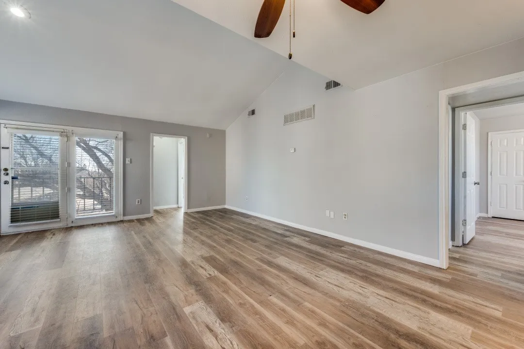 Condominium For Rent in Dallas County , 2835 Keller Springs 502, Carrollton, Texas 75006, 2 Bedroom, 2 Bathroom, Garage spaces, 948 Sqft, built in 1984, mls#21400294, Real Estate Agent in Carrollton, Homes For Rent in Dallas county, Homes For Rent in Carrollton, Realtor in Carrollton Texas, Real Estate Brokerage Independent Realty Texas, Luminita Cordes Realtor