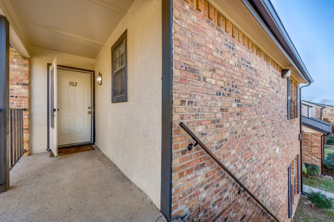 Condominium For Rent in Dallas County , 2835 Keller Springs 502, Carrollton, Texas 75006, 2 Bedroom, 2 Bathroom, Garage spaces, 948 Sqft, built in 1984, mls#21400294, Real Estate Agent in Carrollton, Homes For Rent in Dallas county, Homes For Rent in Carrollton, Realtor in Carrollton Texas, Real Estate Brokerage Independent Realty Texas, Luminita Cordes Realtor