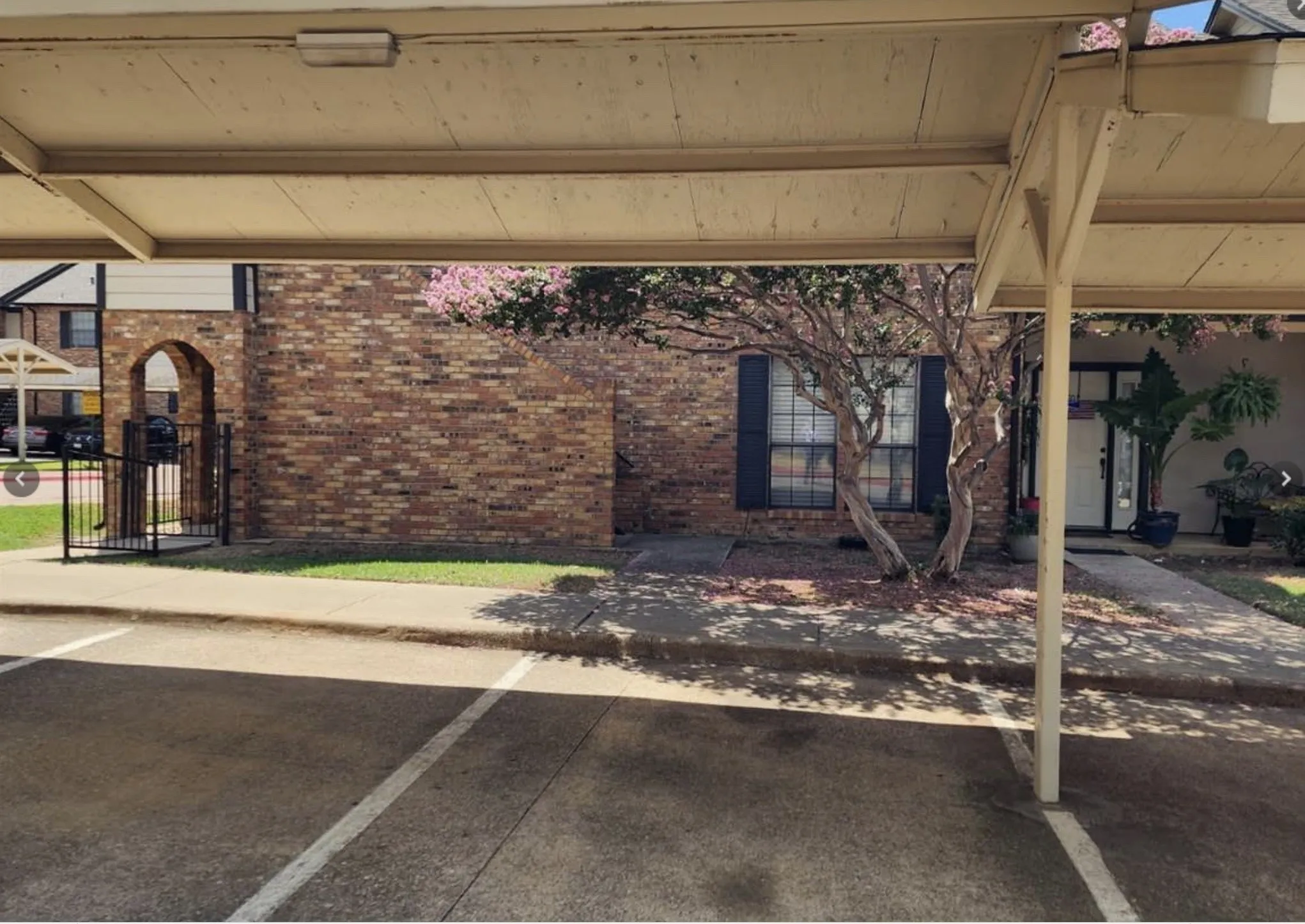 Condominium For Rent in Dallas County , 2835 Keller Springs 502, Carrollton, Texas 75006, 2 Bedroom, 2 Bathroom, Garage spaces, 948 Sqft, built in 1984, mls#21400294, Real Estate Agent in Carrollton, Homes For Rent in Dallas county, Homes For Rent in Carrollton, Realtor in Carrollton Texas, Real Estate Brokerage Independent Realty Texas, Luminita Cordes Realtor