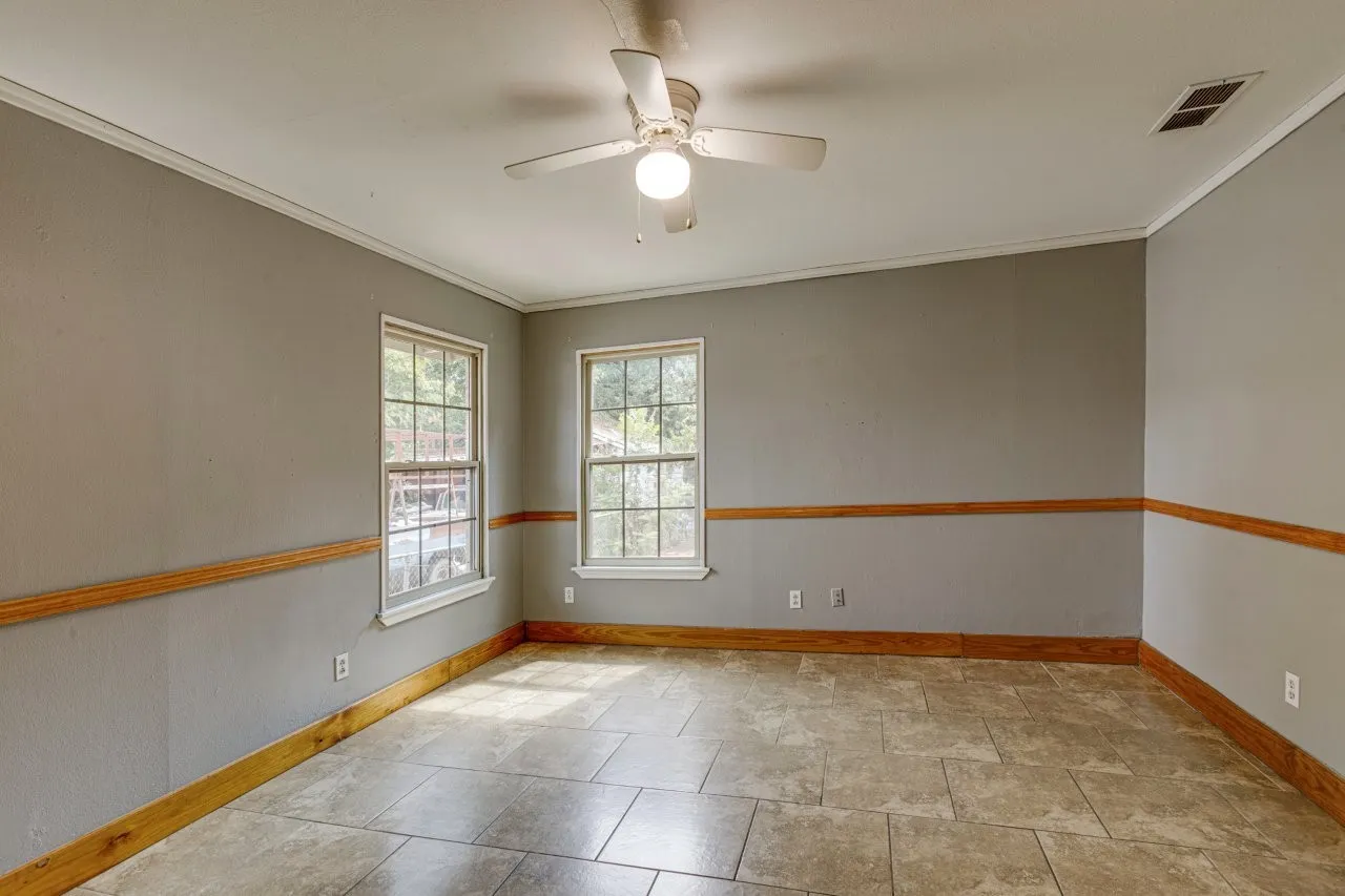 Single Family Residence For Sale in Dallas County , 8710 Cardella Avenue, Dallas, Texas 75217, 3 Bedroom, 1 Bathroom, Garage spaces, 1,160 Sqft, built in 1954, mls#21400310, Real Estate Agent in Dallas, Homes For Sale in Dallas county, Homes For Sale in Dallas, Realtor in Dallas Texas, Real Estate Brokerage Independent Realty Texas, Luminita Cordes Realtor