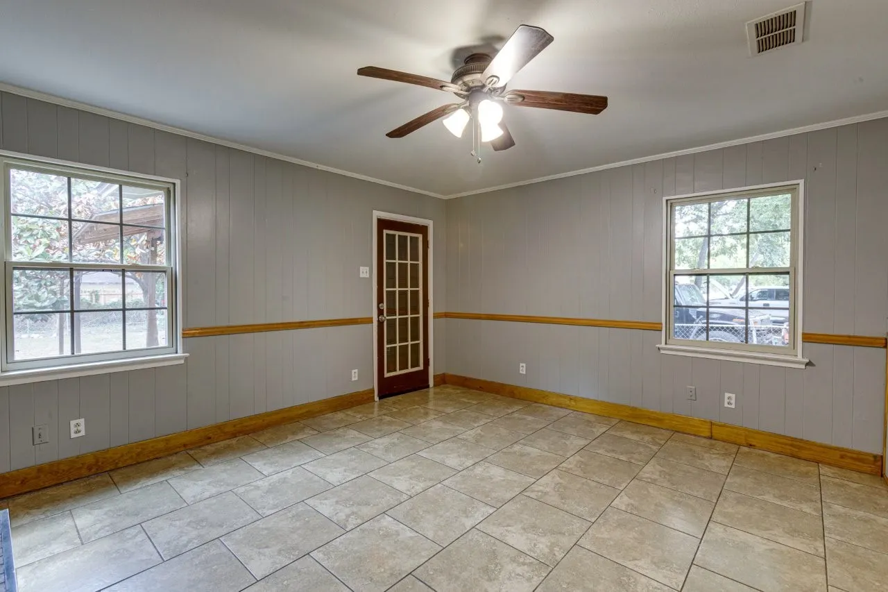 Single Family Residence For Sale in Dallas County , 8710 Cardella Avenue, Dallas, Texas 75217, 3 Bedroom, 1 Bathroom, Garage spaces, 1,160 Sqft, built in 1954, mls#21400310, Real Estate Agent in Dallas, Homes For Sale in Dallas county, Homes For Sale in Dallas, Realtor in Dallas Texas, Real Estate Brokerage Independent Realty Texas, Luminita Cordes Realtor