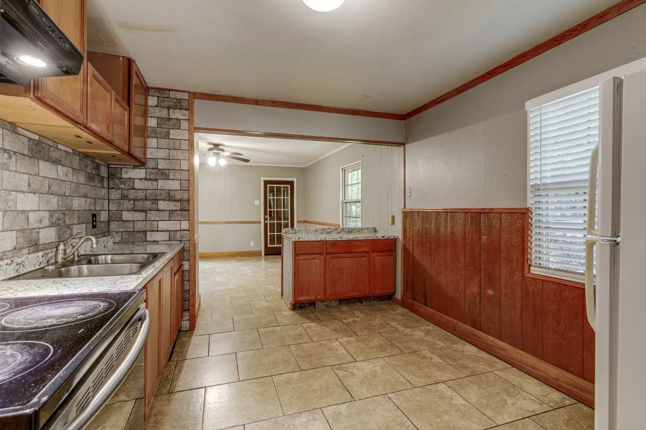 Single Family Residence For Sale in Dallas County , 8710 Cardella Avenue, Dallas, Texas 75217, 3 Bedroom, 1 Bathroom, Garage spaces, 1,160 Sqft, built in 1954, mls#21400310, Real Estate Agent in Dallas, Homes For Sale in Dallas county, Homes For Sale in Dallas, Realtor in Dallas Texas, Real Estate Brokerage Independent Realty Texas, Luminita Cordes Realtor