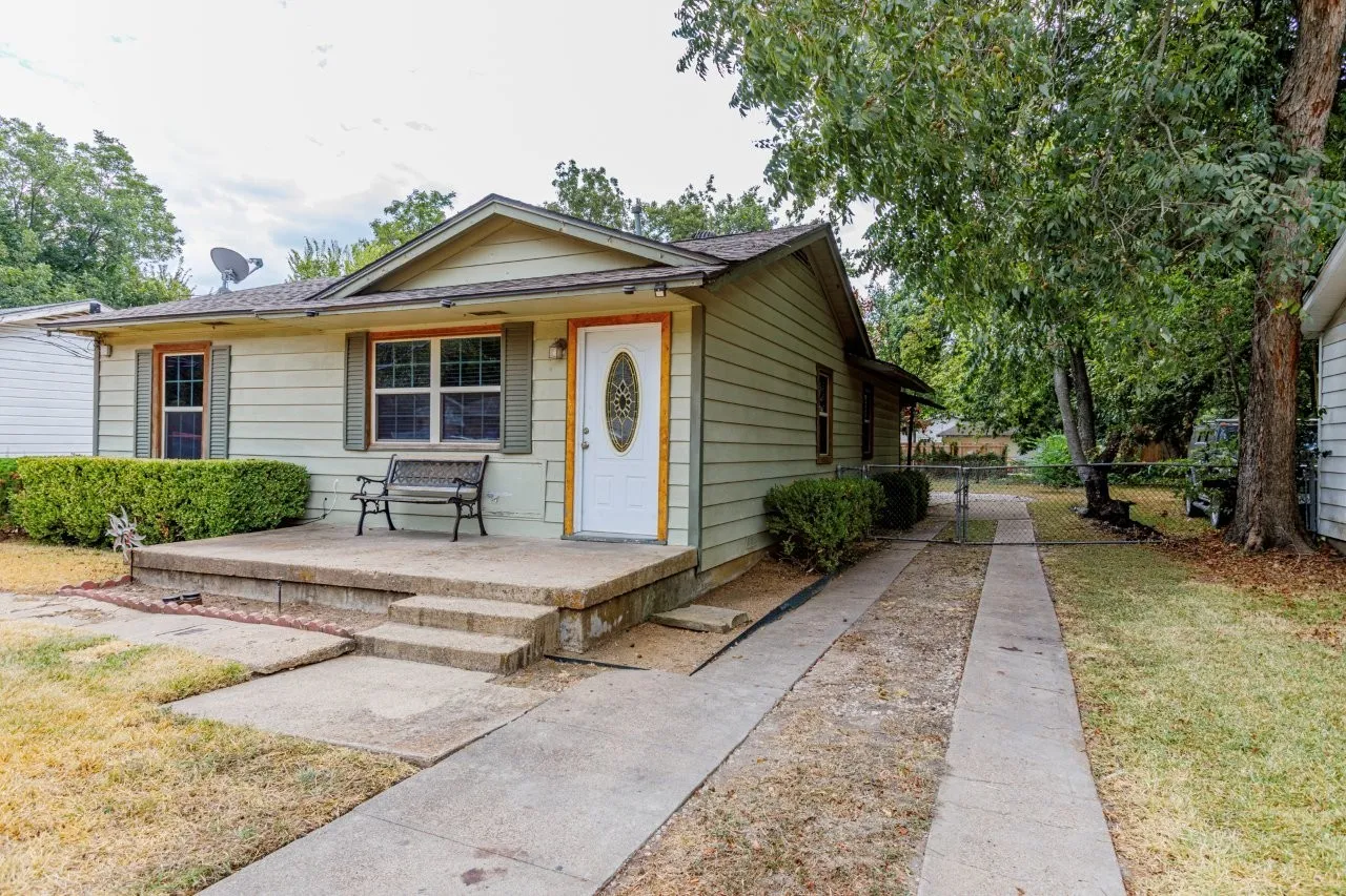 Single Family Residence For Sale in Dallas County , 8710 Cardella Avenue, Dallas, Texas 75217, 3 Bedroom, 1 Bathroom, Garage spaces, 1,160 Sqft, built in 1954, mls#21400310, Real Estate Agent in Dallas, Homes For Sale in Dallas county, Homes For Sale in Dallas, Realtor in Dallas Texas, Real Estate Brokerage Independent Realty Texas, Luminita Cordes Realtor