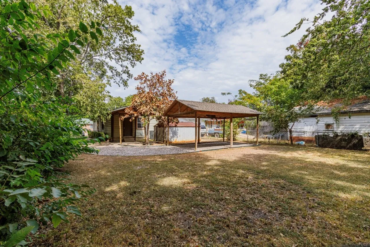 Single Family Residence For Sale in Dallas County , 8710 Cardella Avenue, Dallas, Texas 75217, 3 Bedroom, 1 Bathroom, Garage spaces, 1,160 Sqft, built in 1954, mls#21400310, Real Estate Agent in Dallas, Homes For Sale in Dallas county, Homes For Sale in Dallas, Realtor in Dallas Texas, Real Estate Brokerage Independent Realty Texas, Luminita Cordes Realtor