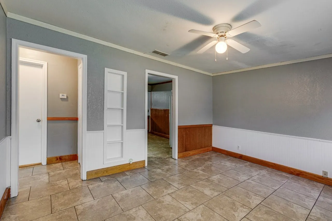 Single Family Residence For Sale in Dallas County , 8710 Cardella Avenue, Dallas, Texas 75217, 3 Bedroom, 1 Bathroom, Garage spaces, 1,160 Sqft, built in 1954, mls#21400310, Real Estate Agent in Dallas, Homes For Sale in Dallas county, Homes For Sale in Dallas, Realtor in Dallas Texas, Real Estate Brokerage Independent Realty Texas, Luminita Cordes Realtor