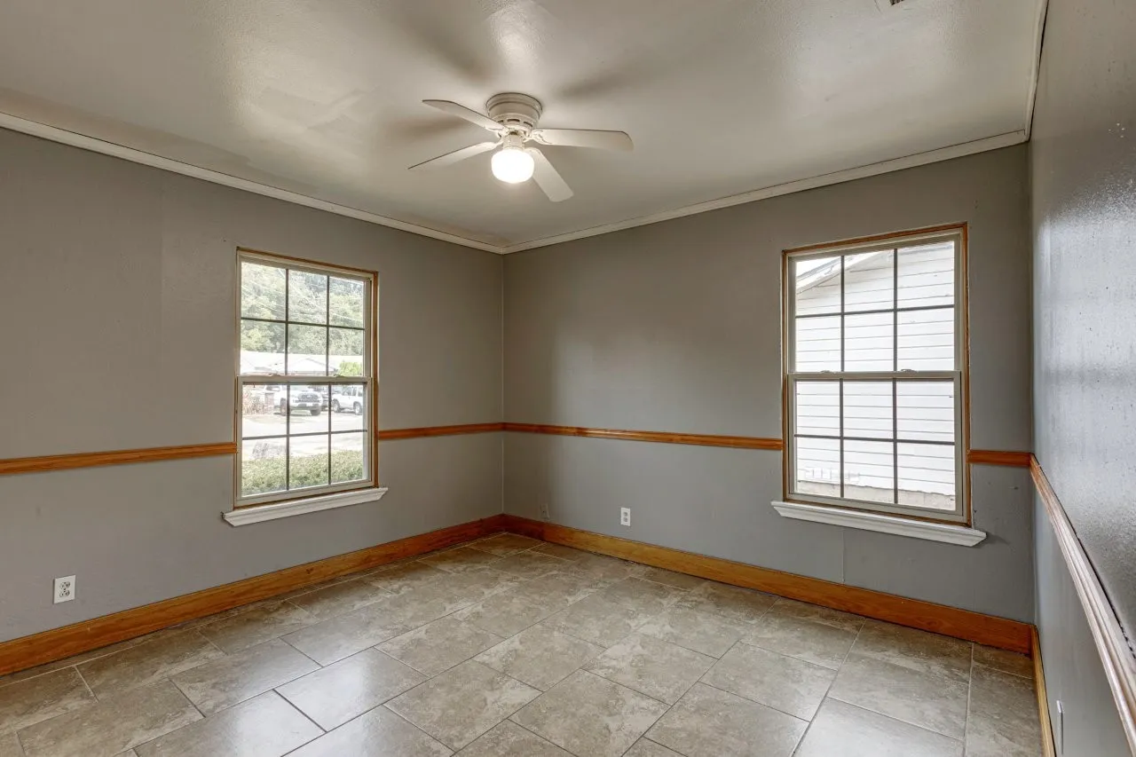 Single Family Residence For Sale in Dallas County , 8710 Cardella Avenue, Dallas, Texas 75217, 3 Bedroom, 1 Bathroom, Garage spaces, 1,160 Sqft, built in 1954, mls#21400310, Real Estate Agent in Dallas, Homes For Sale in Dallas county, Homes For Sale in Dallas, Realtor in Dallas Texas, Real Estate Brokerage Independent Realty Texas, Luminita Cordes Realtor
