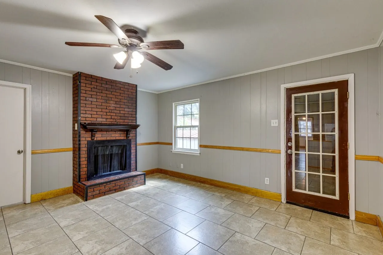 Single Family Residence For Sale in Dallas County , 8710 Cardella Avenue, Dallas, Texas 75217, 3 Bedroom, 1 Bathroom, Garage spaces, 1,160 Sqft, built in 1954, mls#21400310, Real Estate Agent in Dallas, Homes For Sale in Dallas county, Homes For Sale in Dallas, Realtor in Dallas Texas, Real Estate Brokerage Independent Realty Texas, Luminita Cordes Realtor