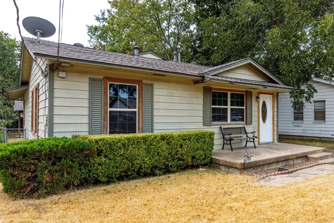 Single Family Residence For Sale in Dallas County , 8710 Cardella Avenue, Dallas, Texas 75217, 3 Bedroom, 1 Bathroom, Garage spaces, 1,160 Sqft, built in 1954, mls#21400310, Real Estate Agent in Dallas, Homes For Sale in Dallas county, Homes For Sale in Dallas, Realtor in Dallas Texas, Real Estate Brokerage Independent Realty Texas, Luminita Cordes Realtor