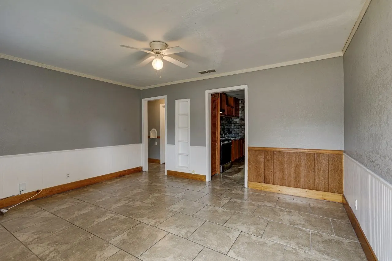 Single Family Residence For Sale in Dallas County , 8710 Cardella Avenue, Dallas, Texas 75217, 3 Bedroom, 1 Bathroom, Garage spaces, 1,160 Sqft, built in 1954, mls#21400310, Real Estate Agent in Dallas, Homes For Sale in Dallas county, Homes For Sale in Dallas, Realtor in Dallas Texas, Real Estate Brokerage Independent Realty Texas, Luminita Cordes Realtor