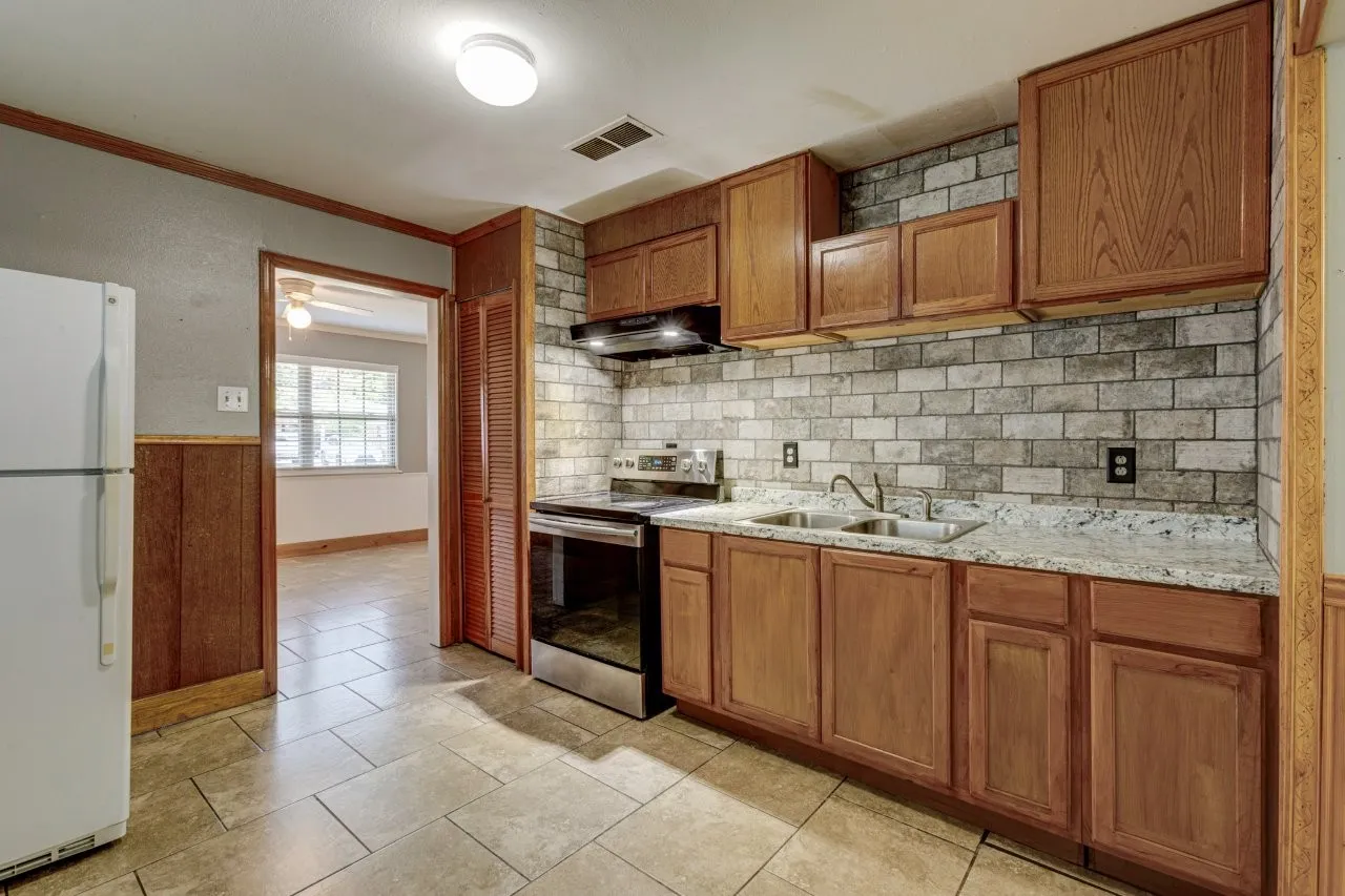 Single Family Residence For Sale in Dallas County , 8710 Cardella Avenue, Dallas, Texas 75217, 3 Bedroom, 1 Bathroom, Garage spaces, 1,160 Sqft, built in 1954, mls#21400310, Real Estate Agent in Dallas, Homes For Sale in Dallas county, Homes For Sale in Dallas, Realtor in Dallas Texas, Real Estate Brokerage Independent Realty Texas, Luminita Cordes Realtor