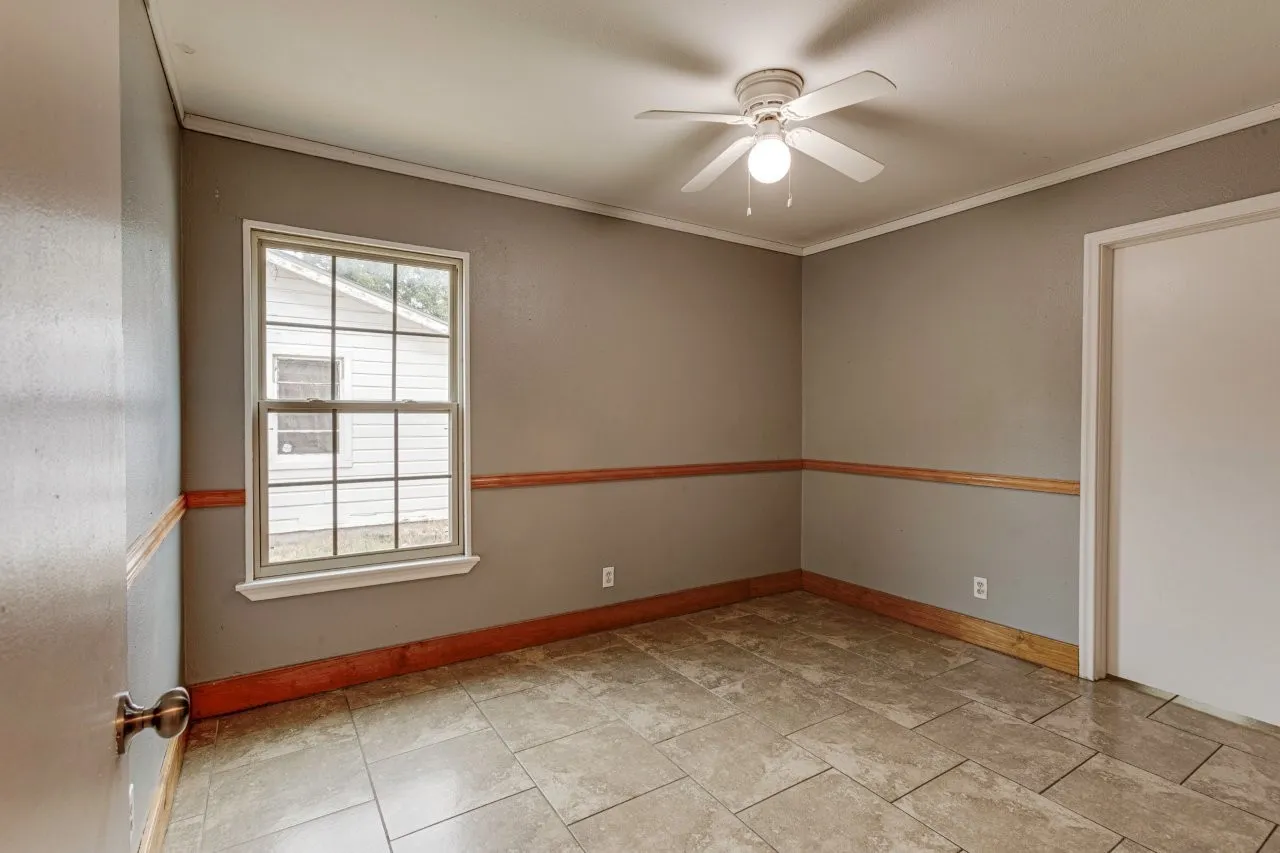Single Family Residence For Sale in Dallas County , 8710 Cardella Avenue, Dallas, Texas 75217, 3 Bedroom, 1 Bathroom, Garage spaces, 1,160 Sqft, built in 1954, mls#21400310, Real Estate Agent in Dallas, Homes For Sale in Dallas county, Homes For Sale in Dallas, Realtor in Dallas Texas, Real Estate Brokerage Independent Realty Texas, Luminita Cordes Realtor